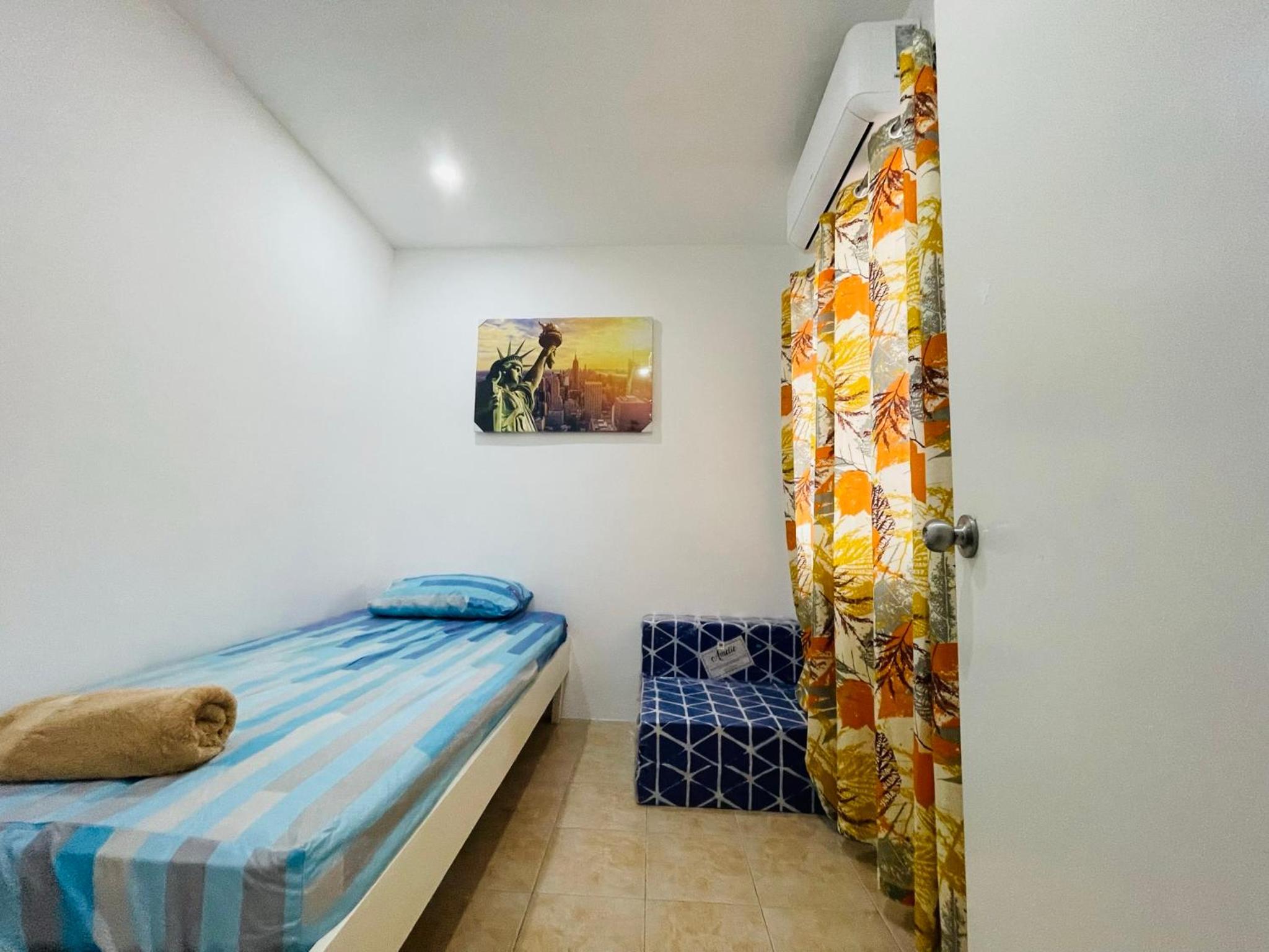 Modern Cozy 3BR Near Air-conditioned & Free Parking view 2