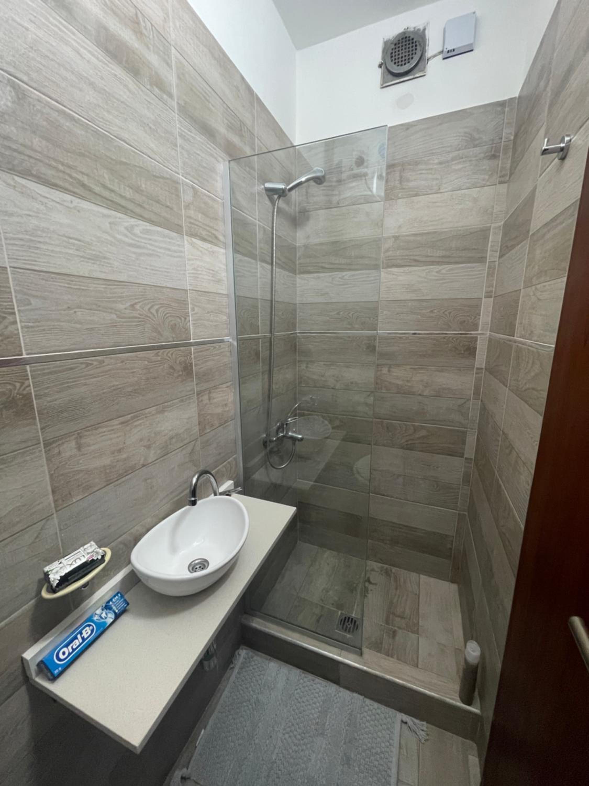 Departamento Moderno, equipado en Vicente Lopez , Ideal River Plate ,Tecnópolis ,100 metros del tren
