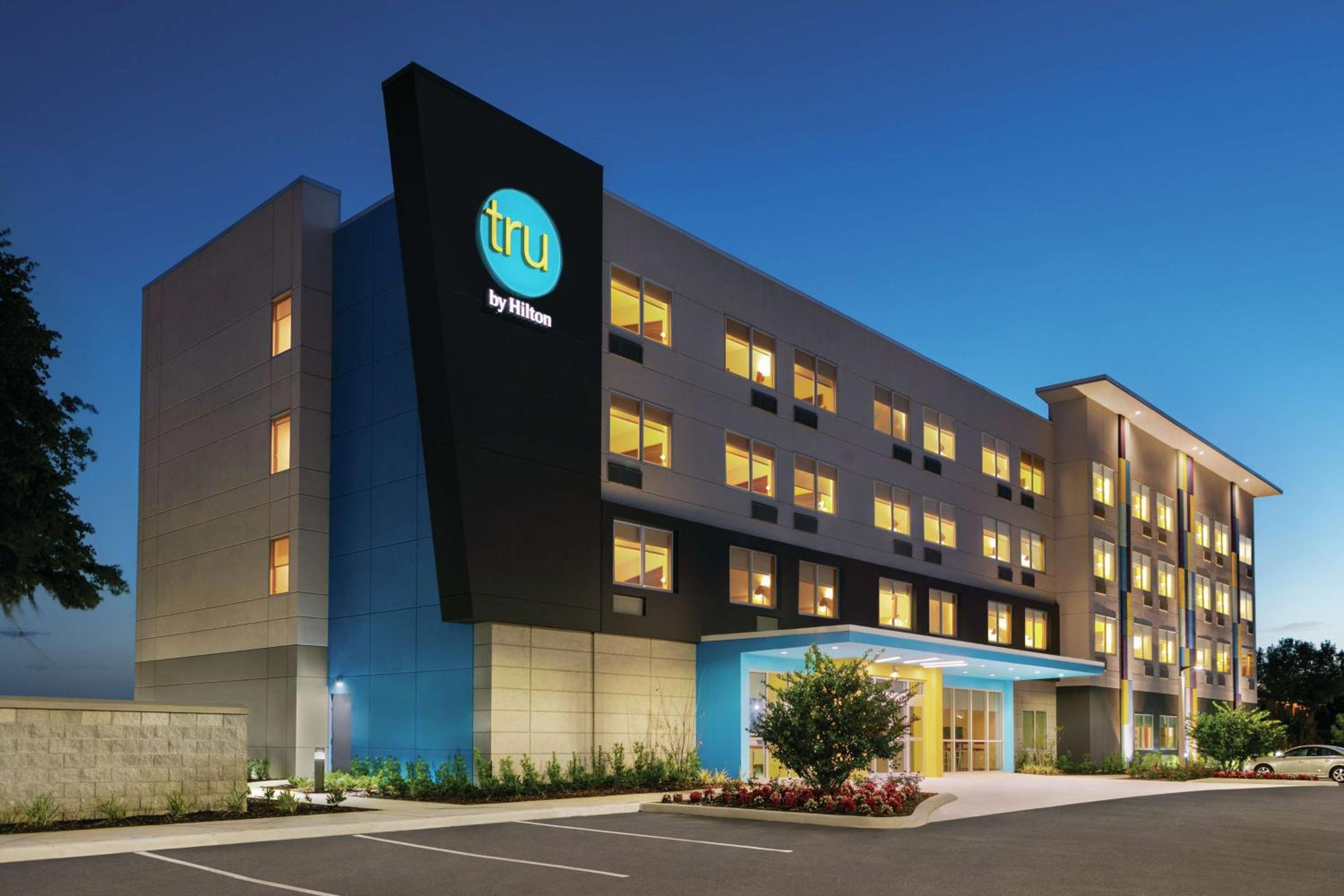 Sebring Vacations - Tru By Hilton Sebring FL - Property Image 1