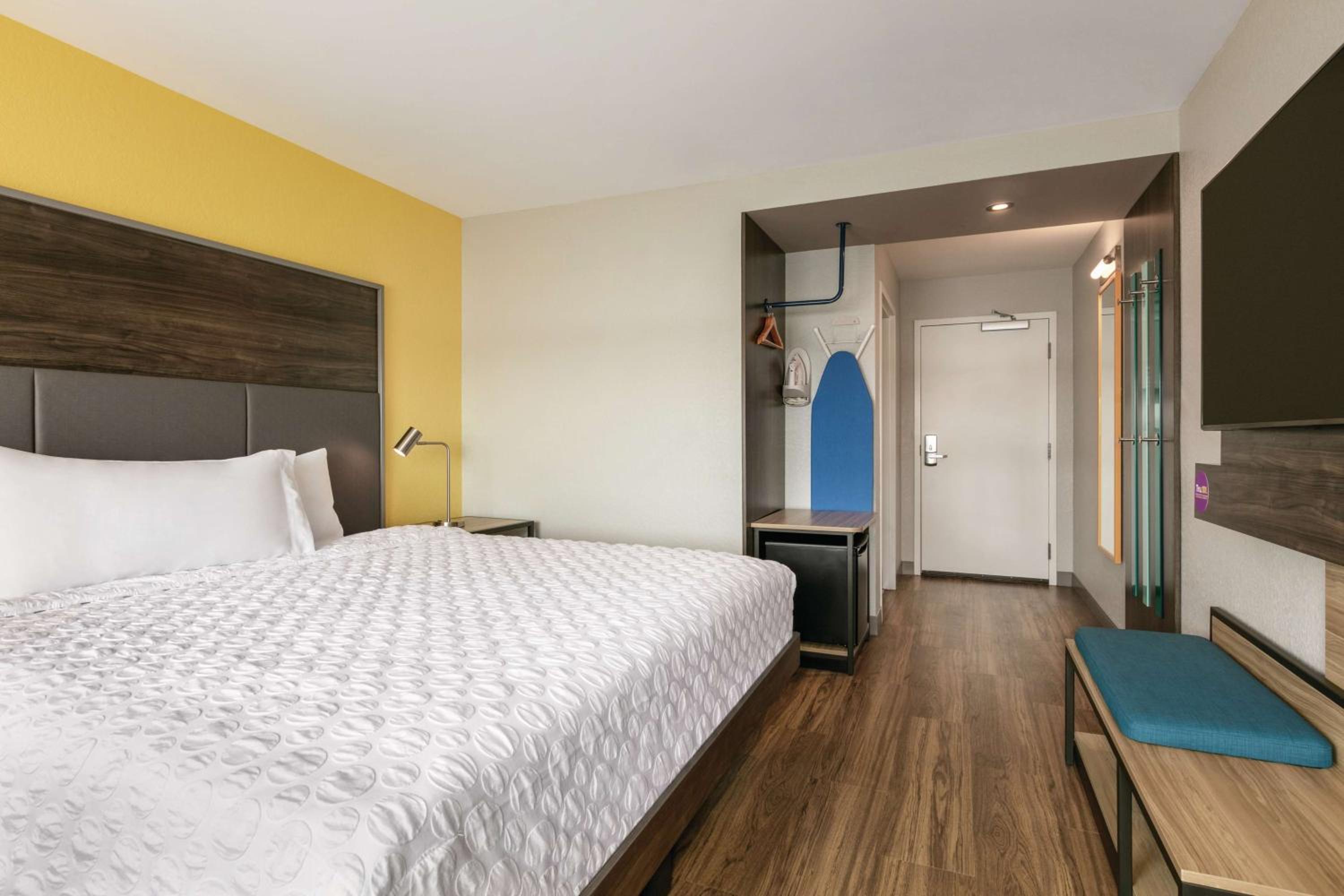 Sebring Vacations - Tru By Hilton Sebring FL - Property Image 5