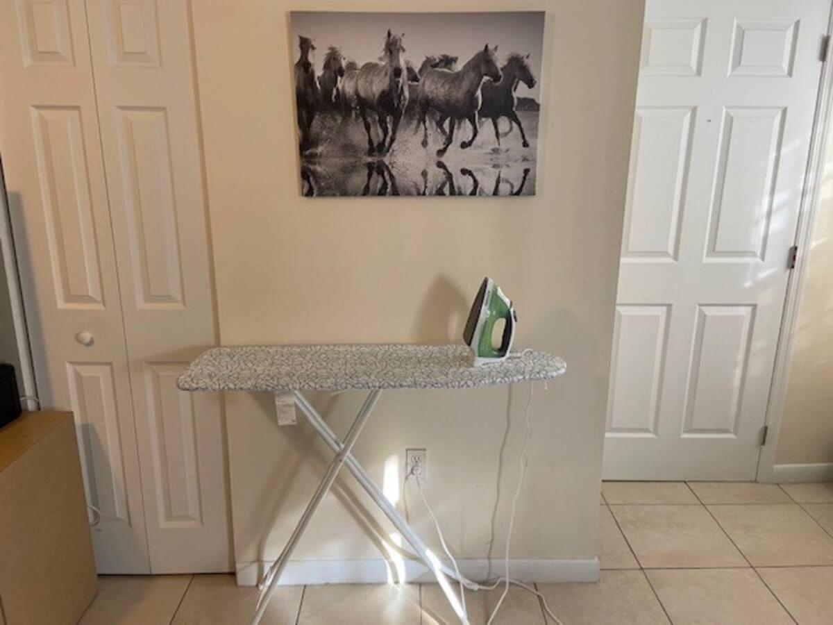 Cozy Private House near Miami Airport - Free parking - 01