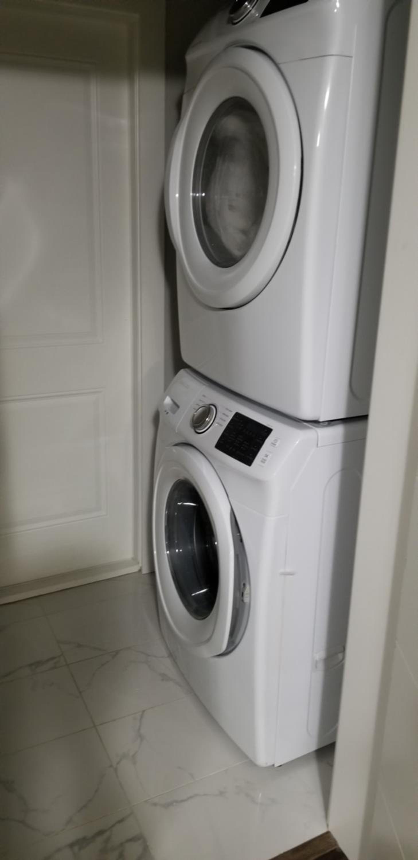 Spacious Basement Suite(Brand New) Self-contained