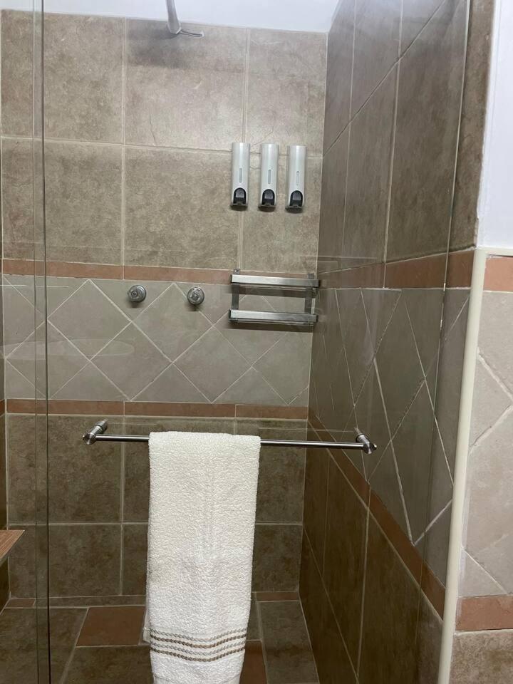 Apartamento en San Marcos Envigado con Aire C, Balcón WIFI, Central y dotado