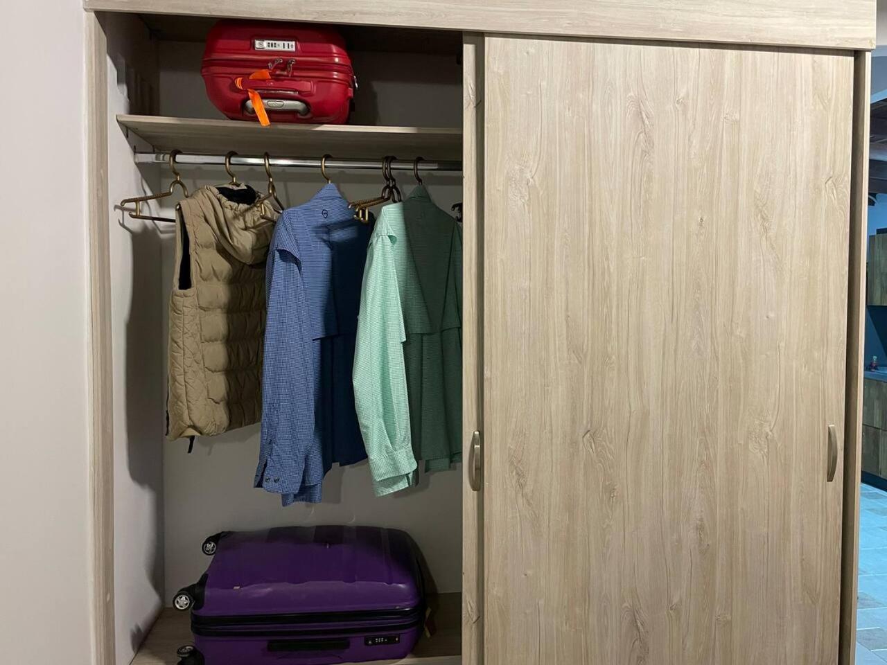 Apartamento en San Marcos Envigado con Aire C, Balcón WIFI, Central y dotado