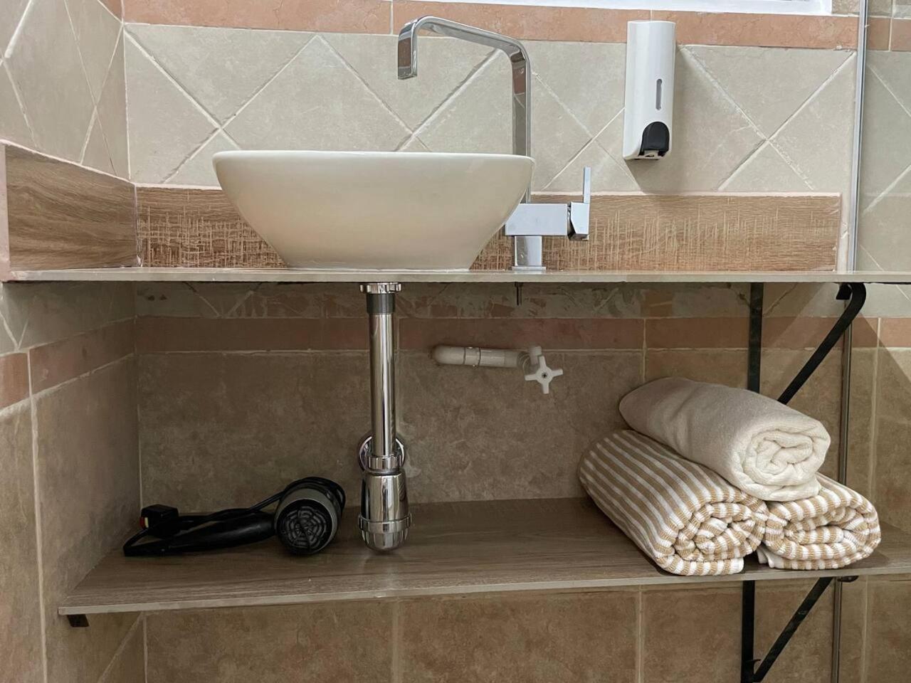 Apartamento en San Marcos Envigado con Aire C, Balcón WIFI, Central y dotado