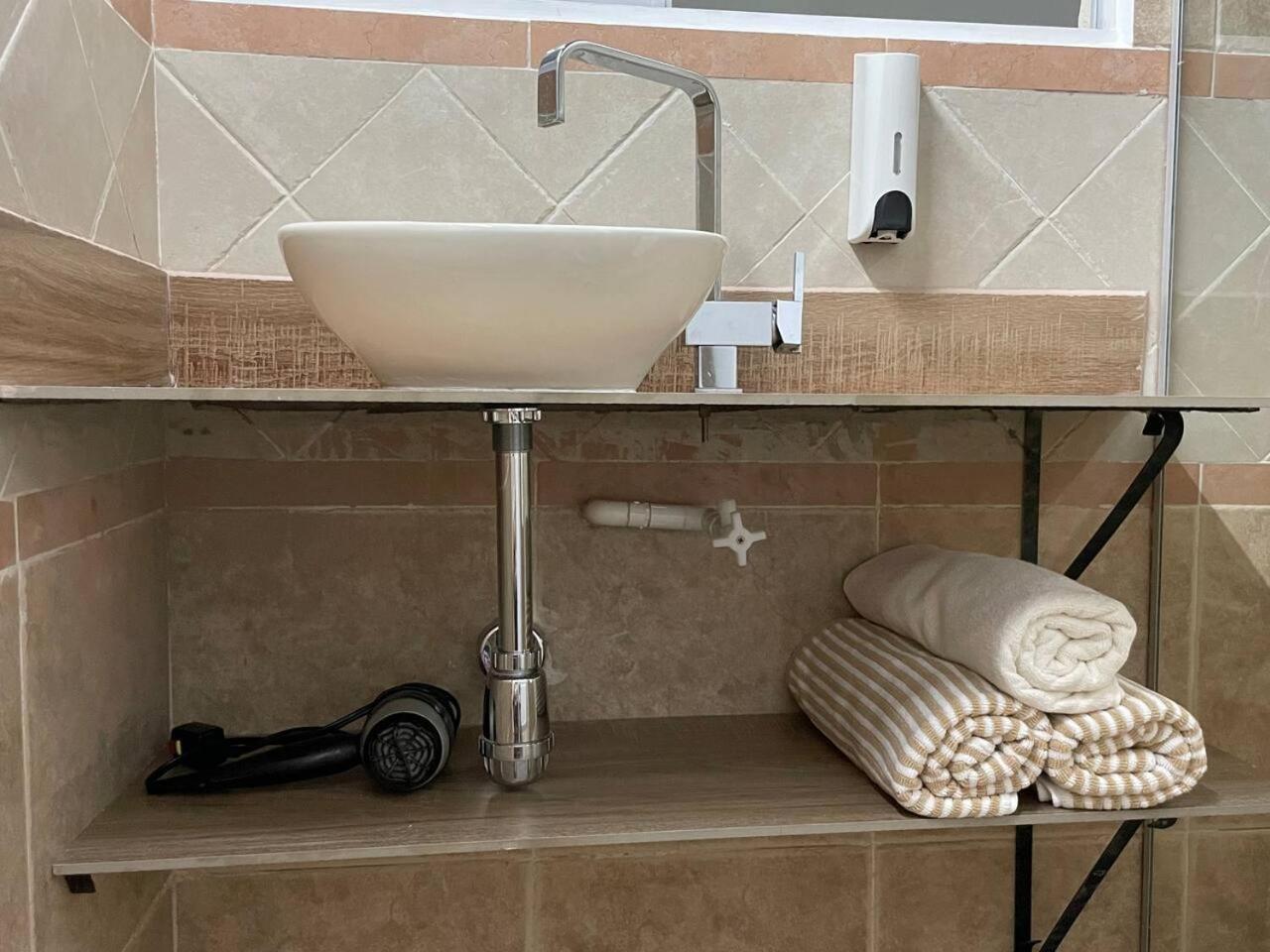 Apartamento en San Marcos Envigado con Aire C, Balcón WIFI, Central y dotado
