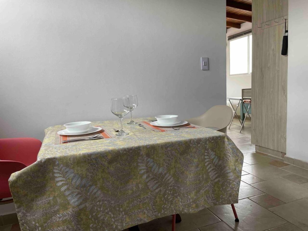 Apartamento en San Marcos Envigado con Aire C, Balcón WIFI, Central y dotado