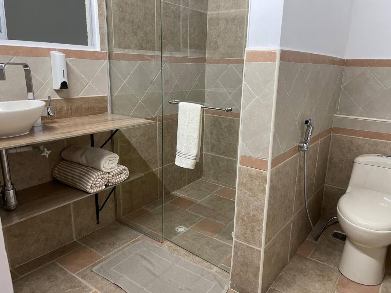 Apartamento en San Marcos Envigado con Aire C, Balcón WIFI, Central y dotado
