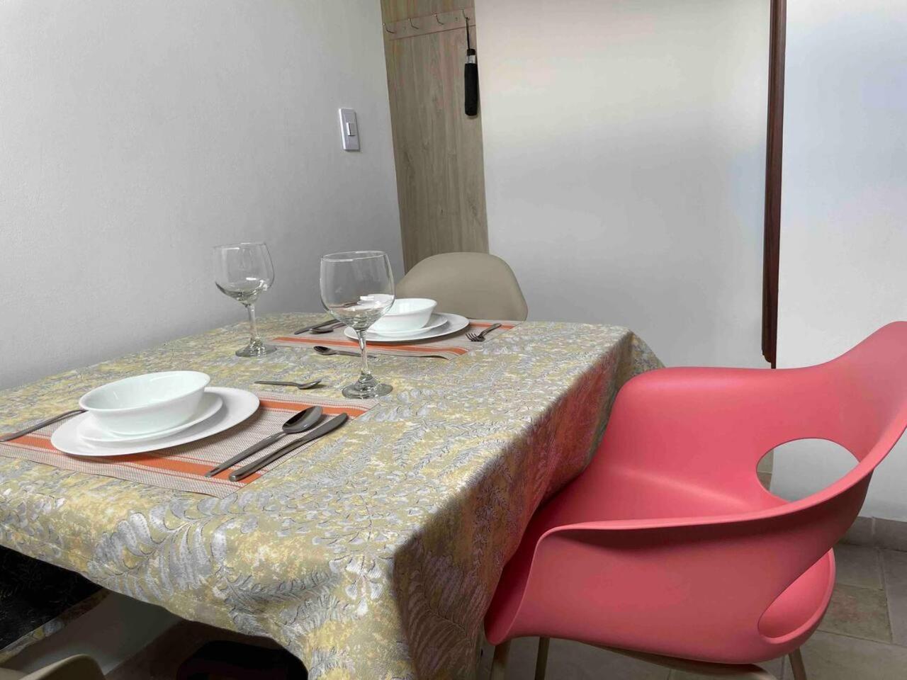 Apartamento en San Marcos Envigado con Aire C, Balcón WIFI, Central y dotado