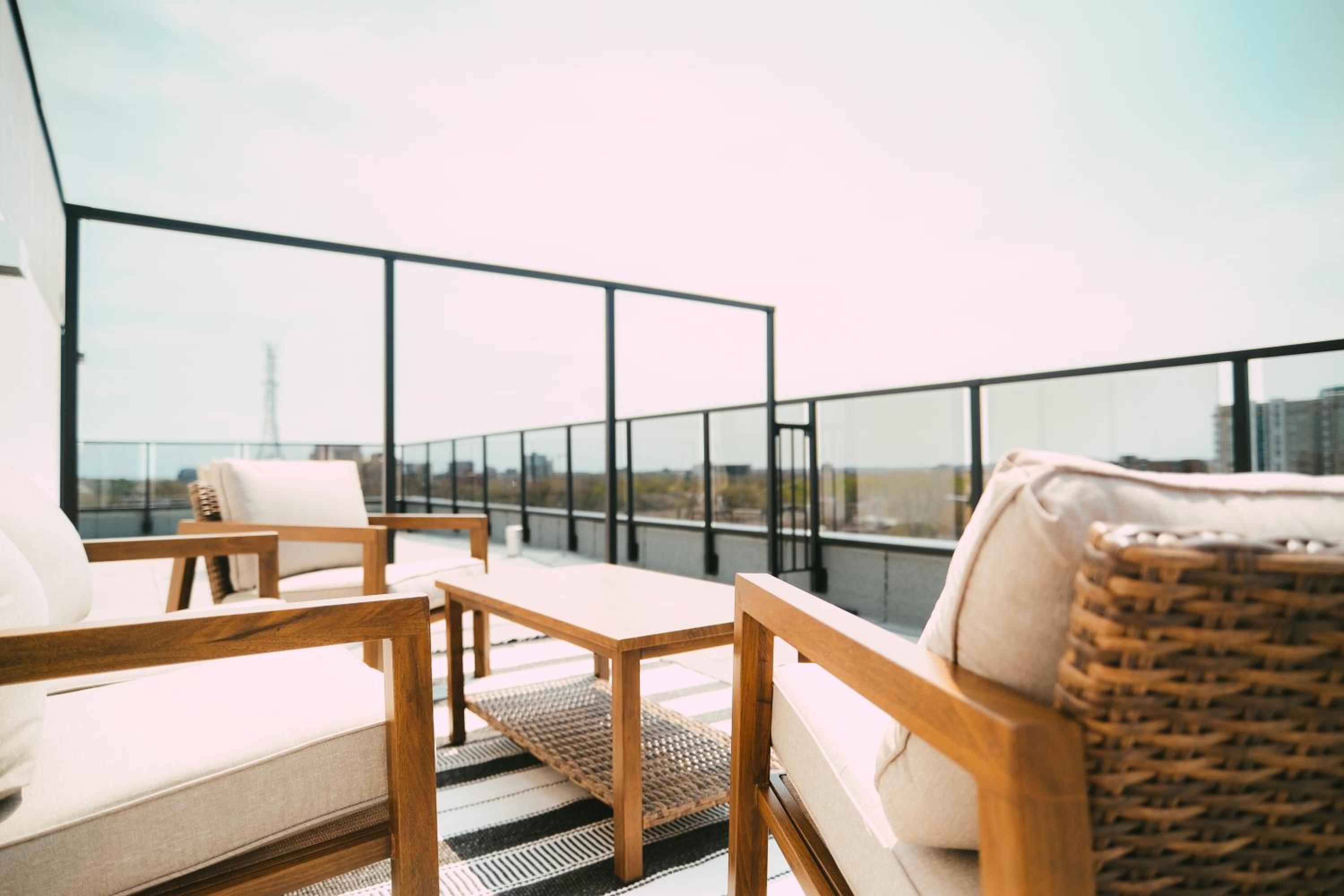 Chic Cozy Retreat - 2BR - Stunning North End Views