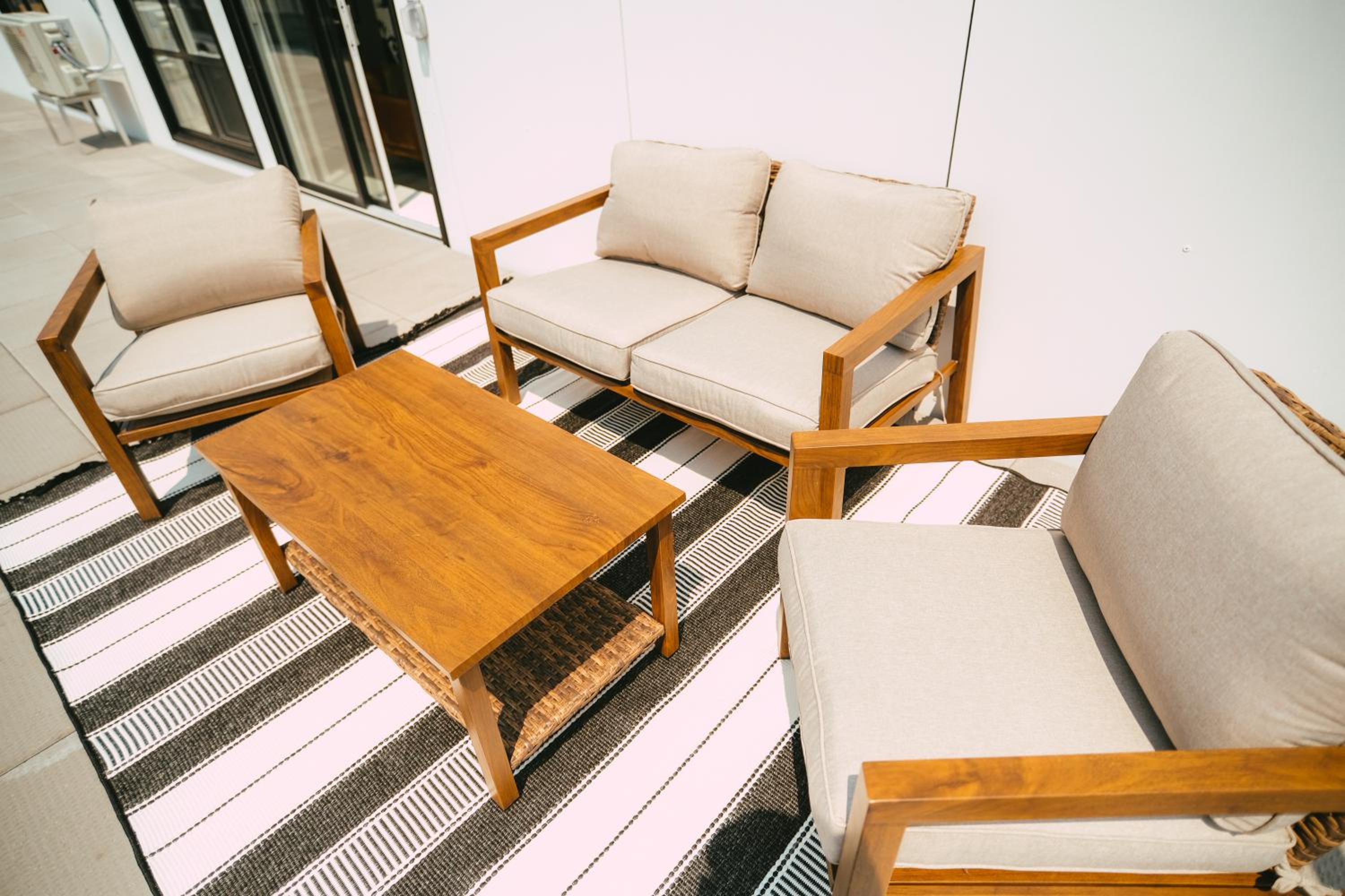 Chic Cozy Retreat - 2BR - Stunning North End Views