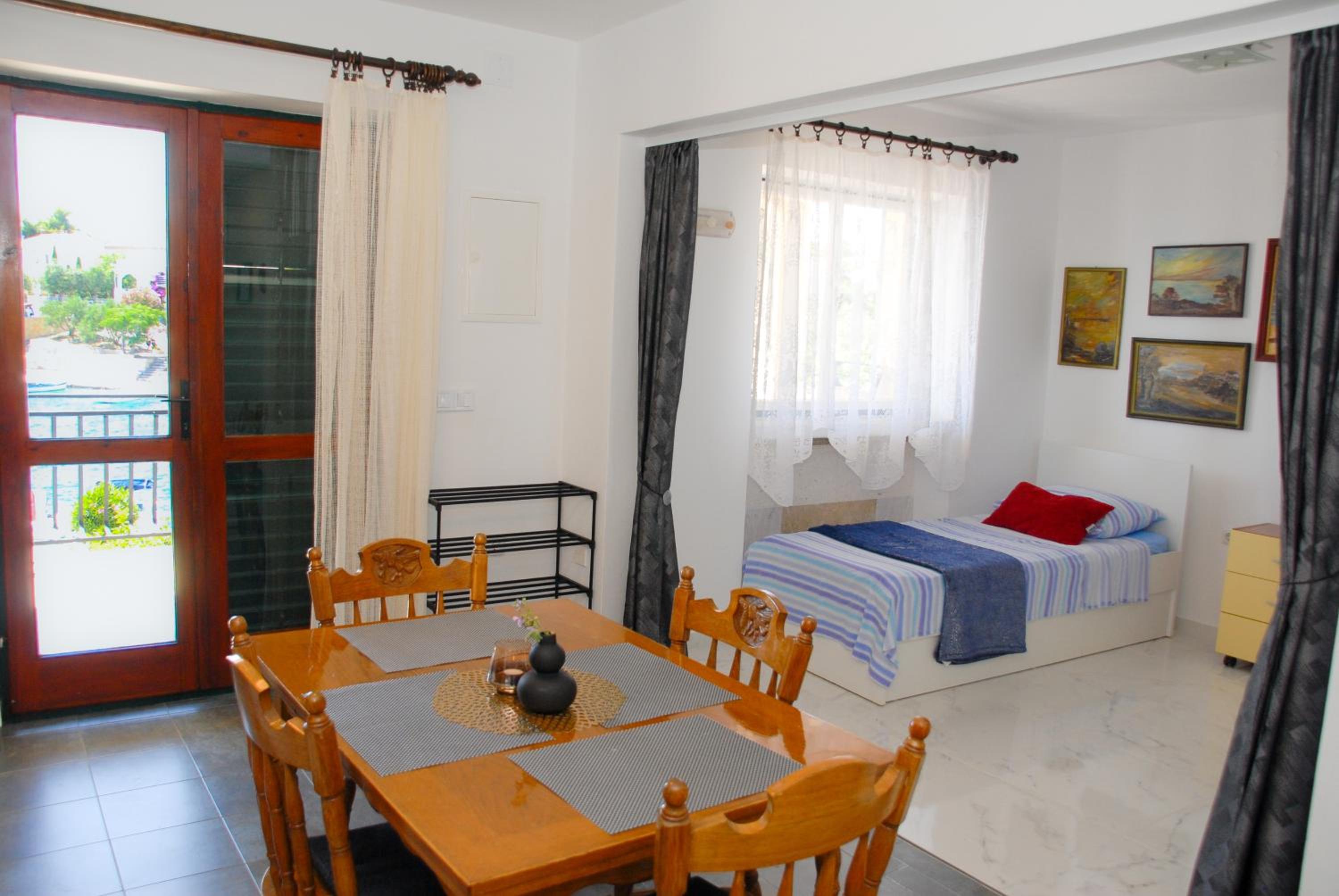 Beachfront Apartment Nikol