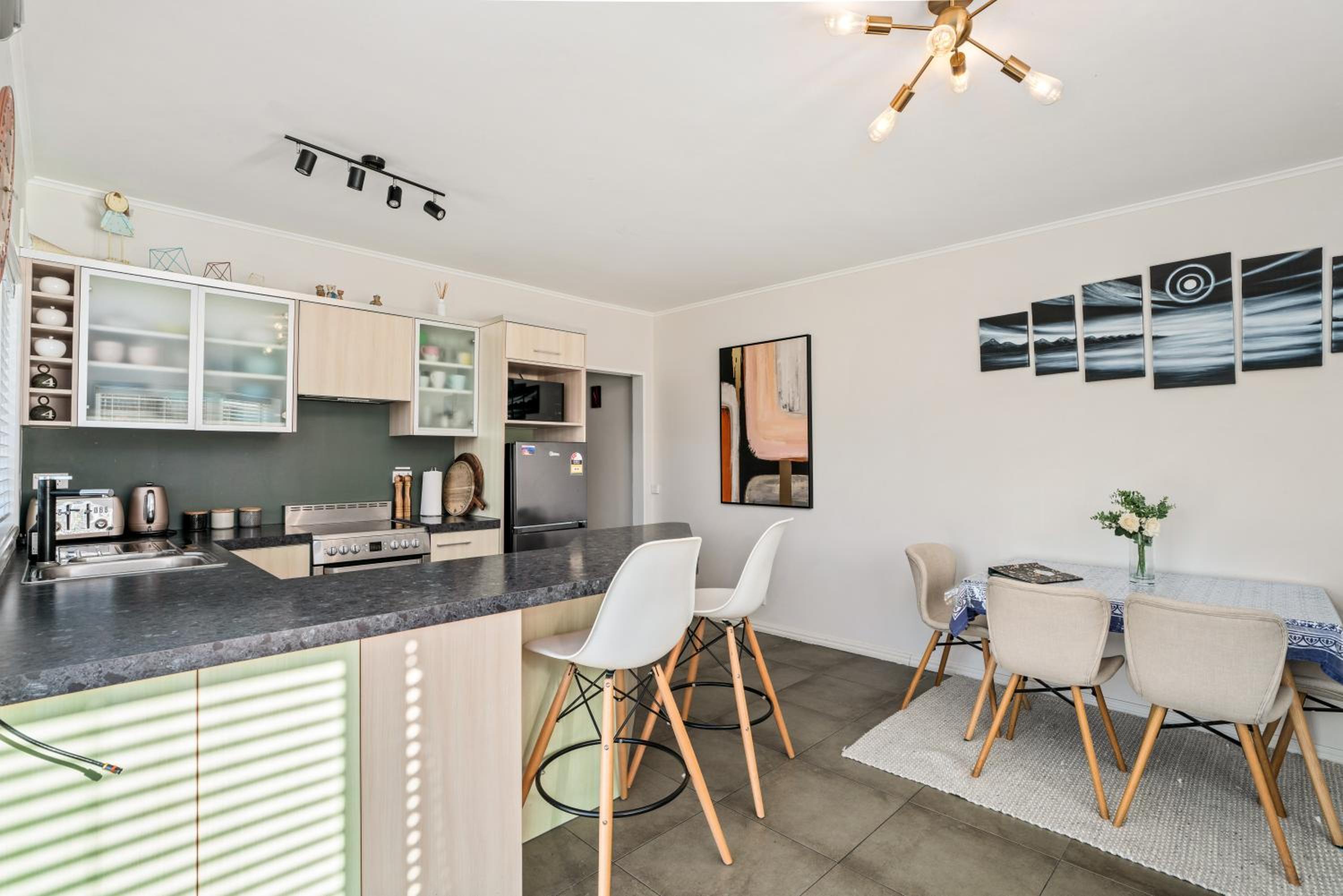 Awesomely Lakeview Queenstown Home view 5
