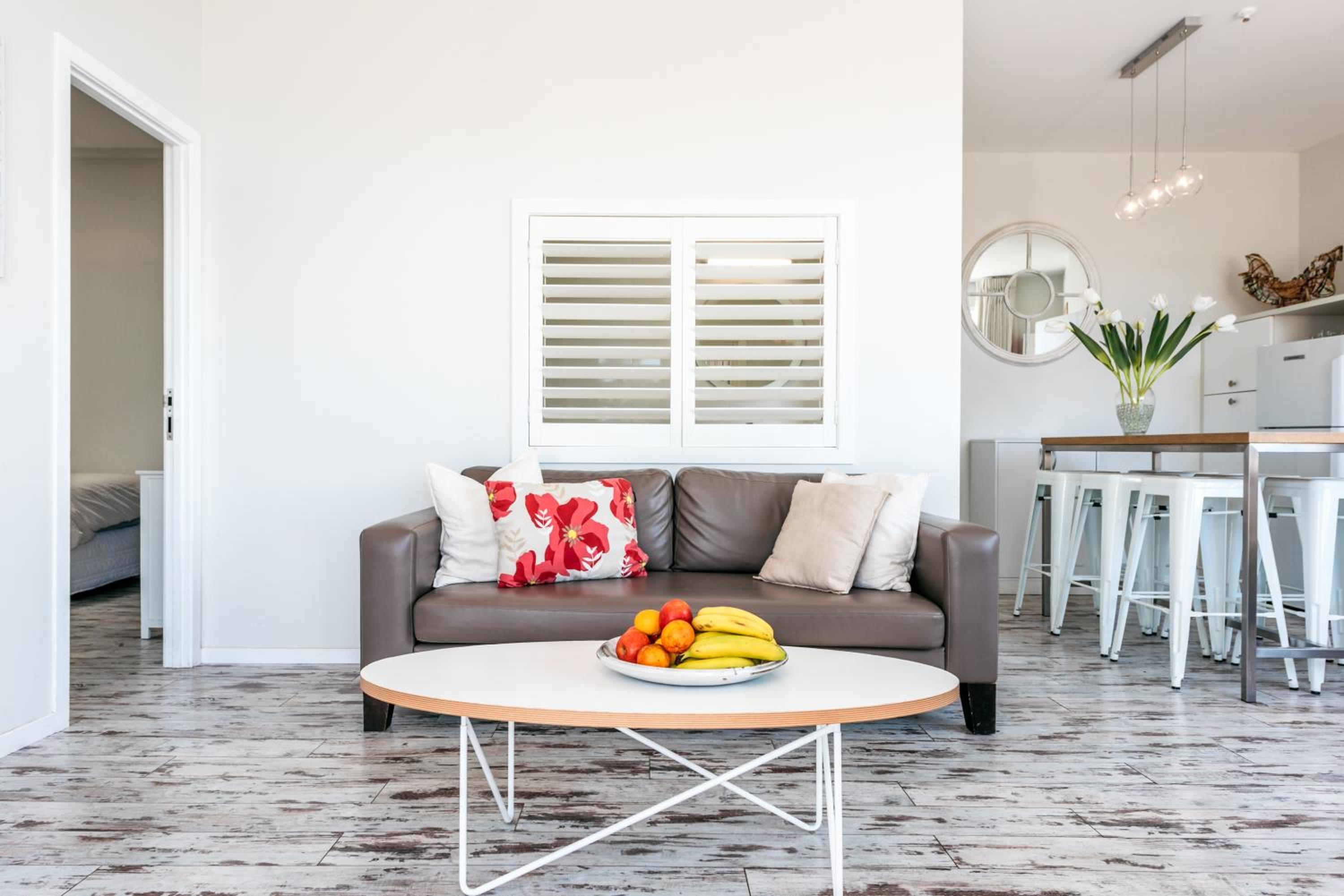 Oneroa Central - Coast & Country view 3
