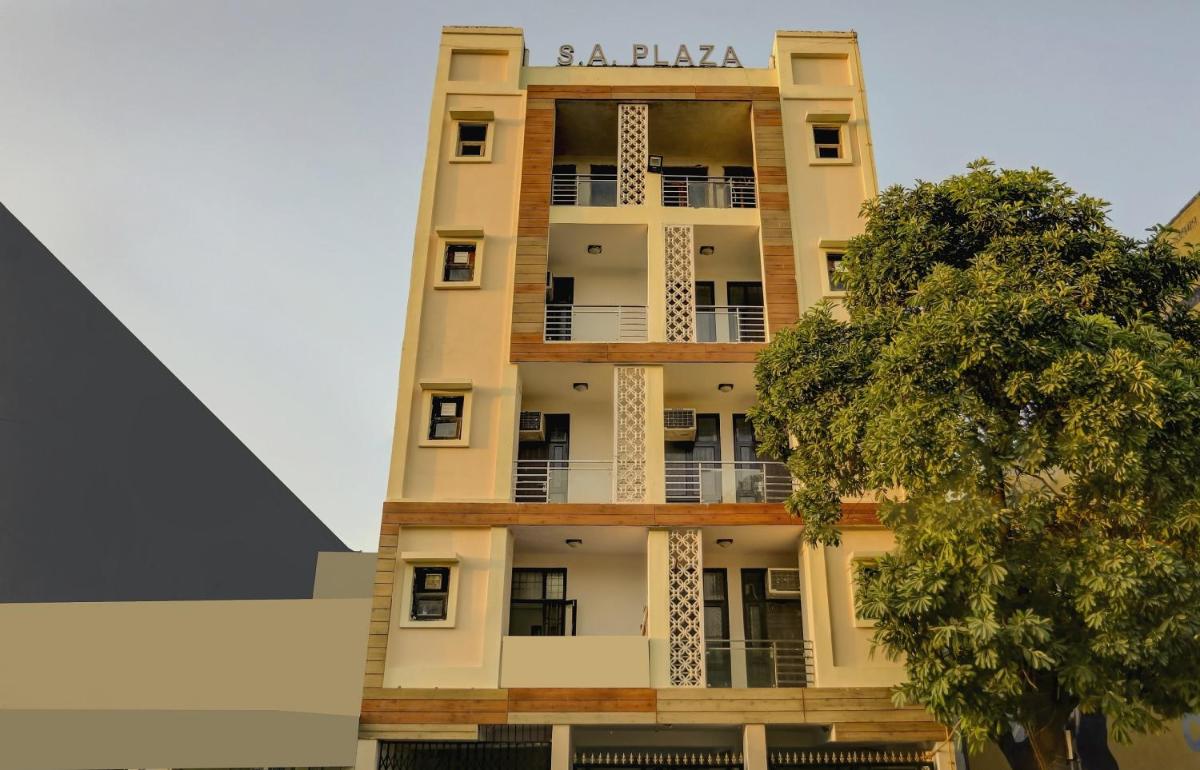 Super OYO Royal Hotel