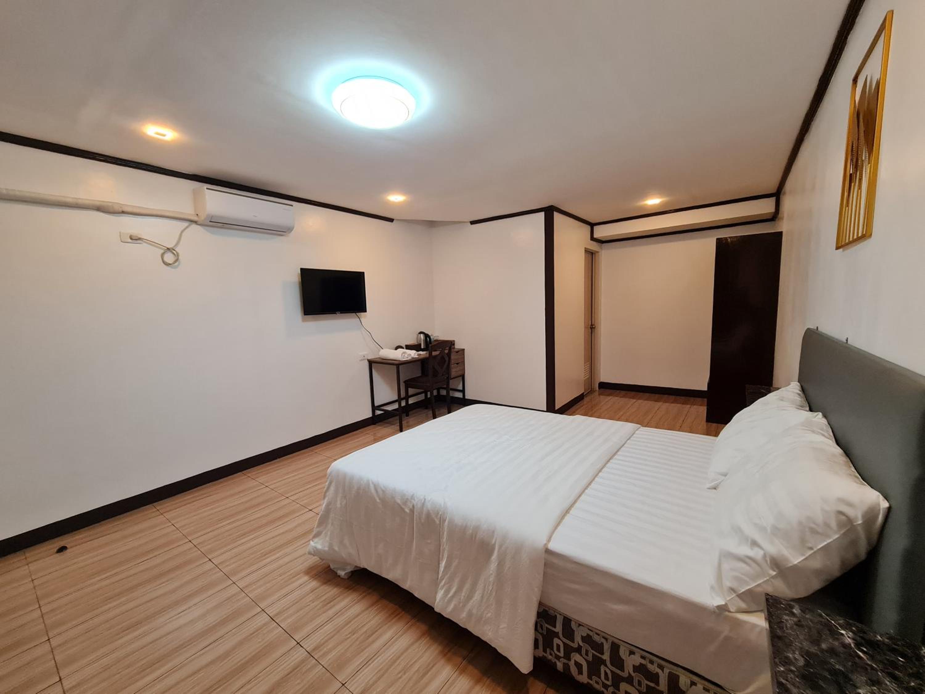Hideaways Restobar and Resort