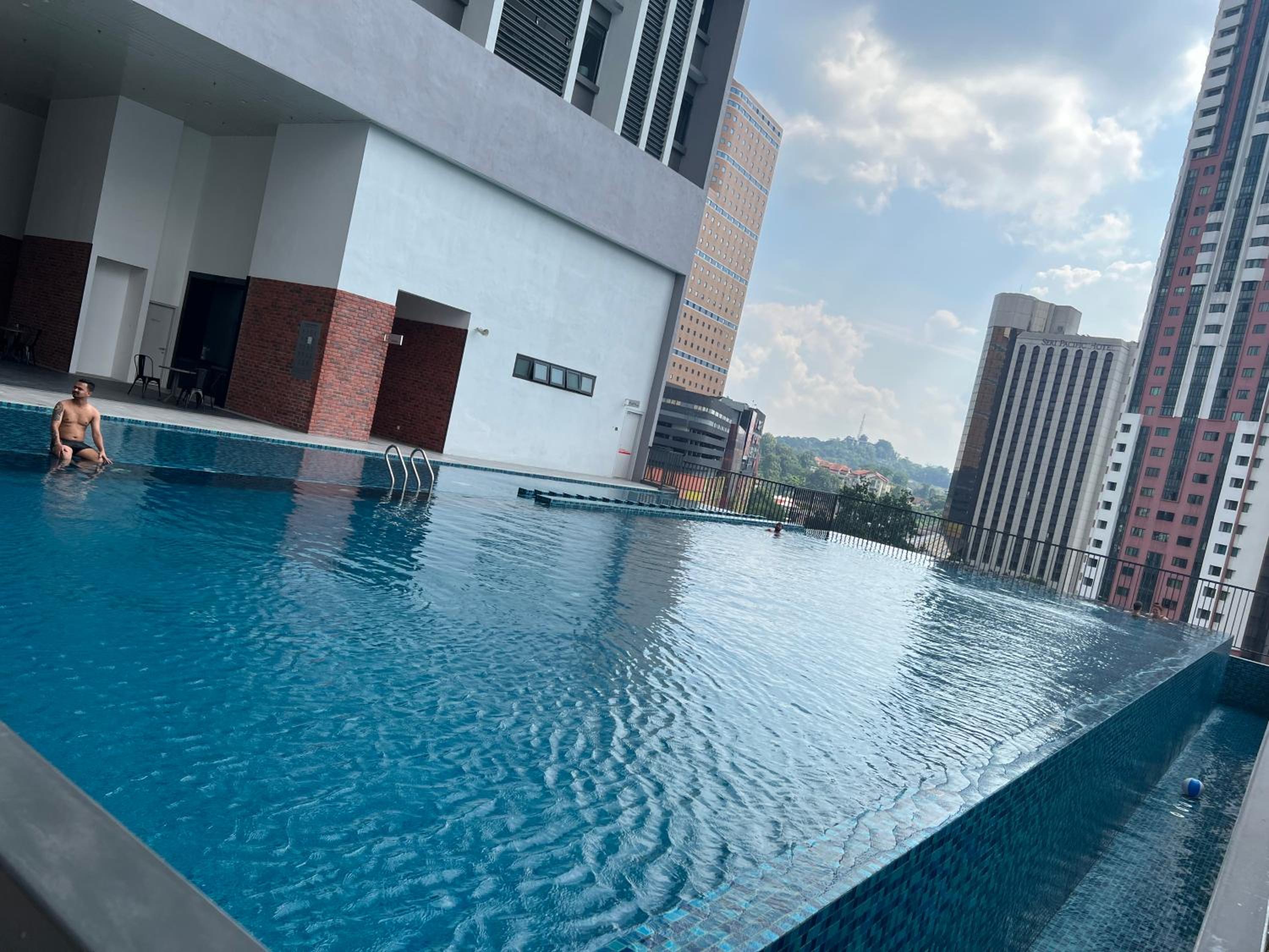 Chambers Couple studio Klcc