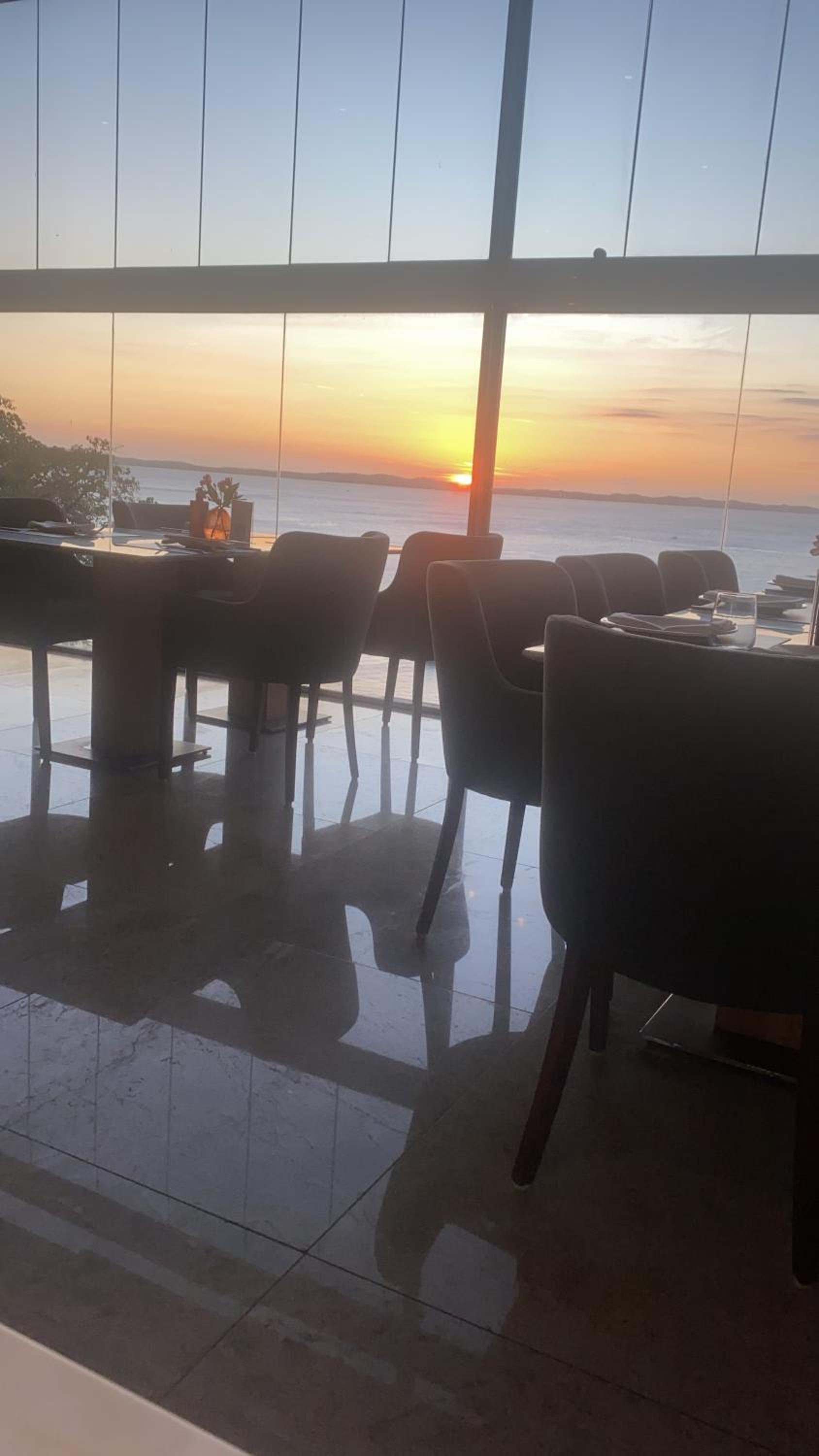 Apto VISTA MAR na Av Contorno