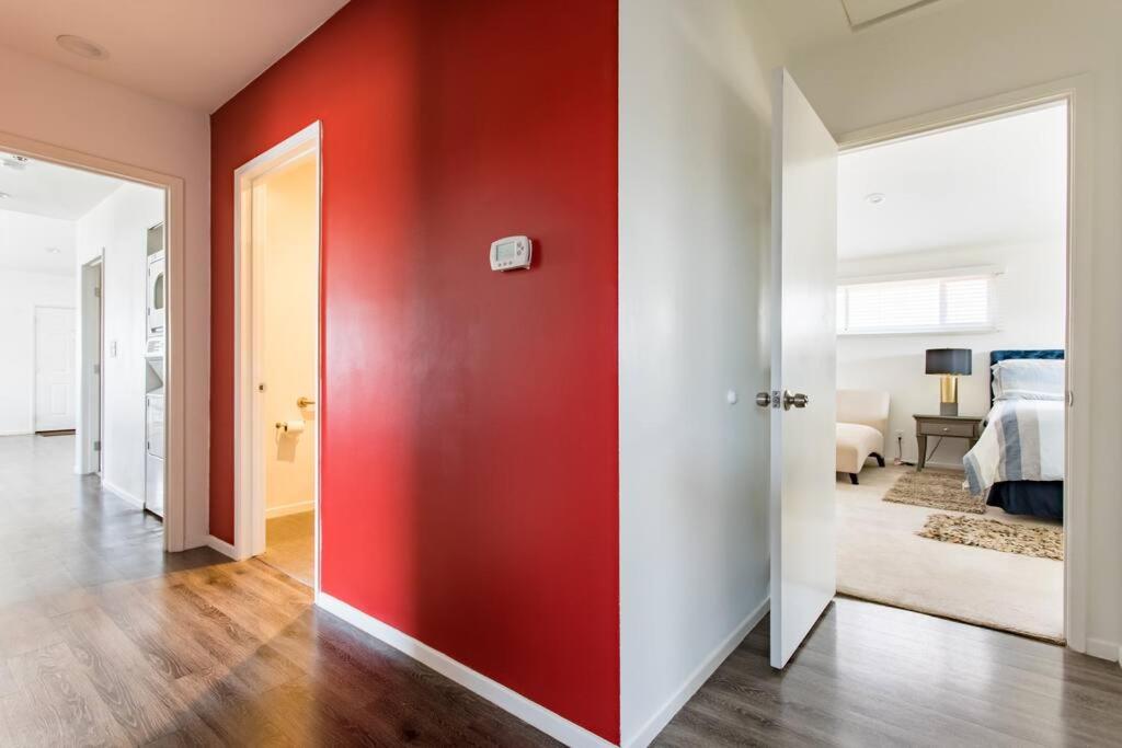 Luxurious 4Bdrm Home with Private Backyard near SOFI, LAX view 2