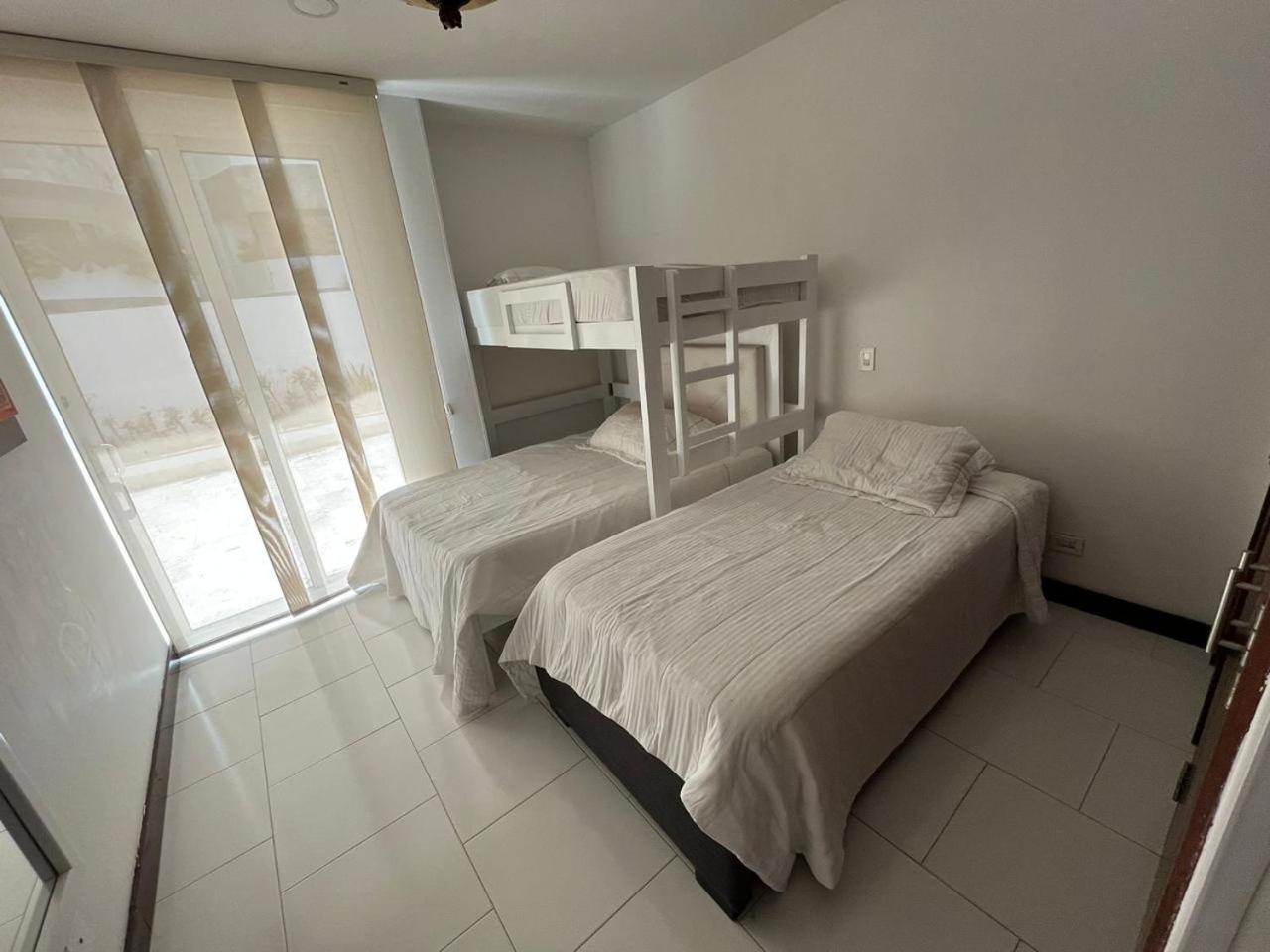 Apartamento Frente a la Playa Morros 922