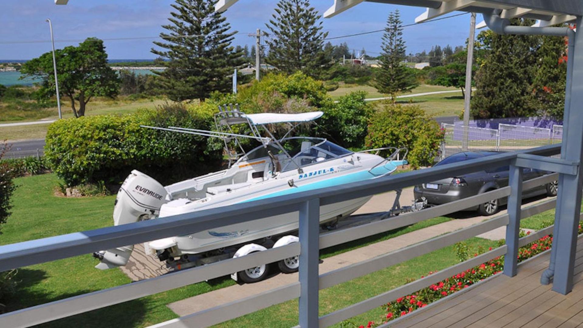 Aberdeen 1 112 Lamont Street -Views great for boats