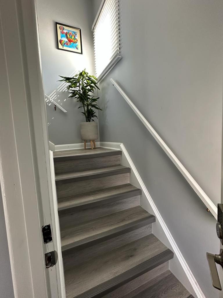 Spotless 4 Bedrooms 4 Beds Sleep 8 in Winnipeg
