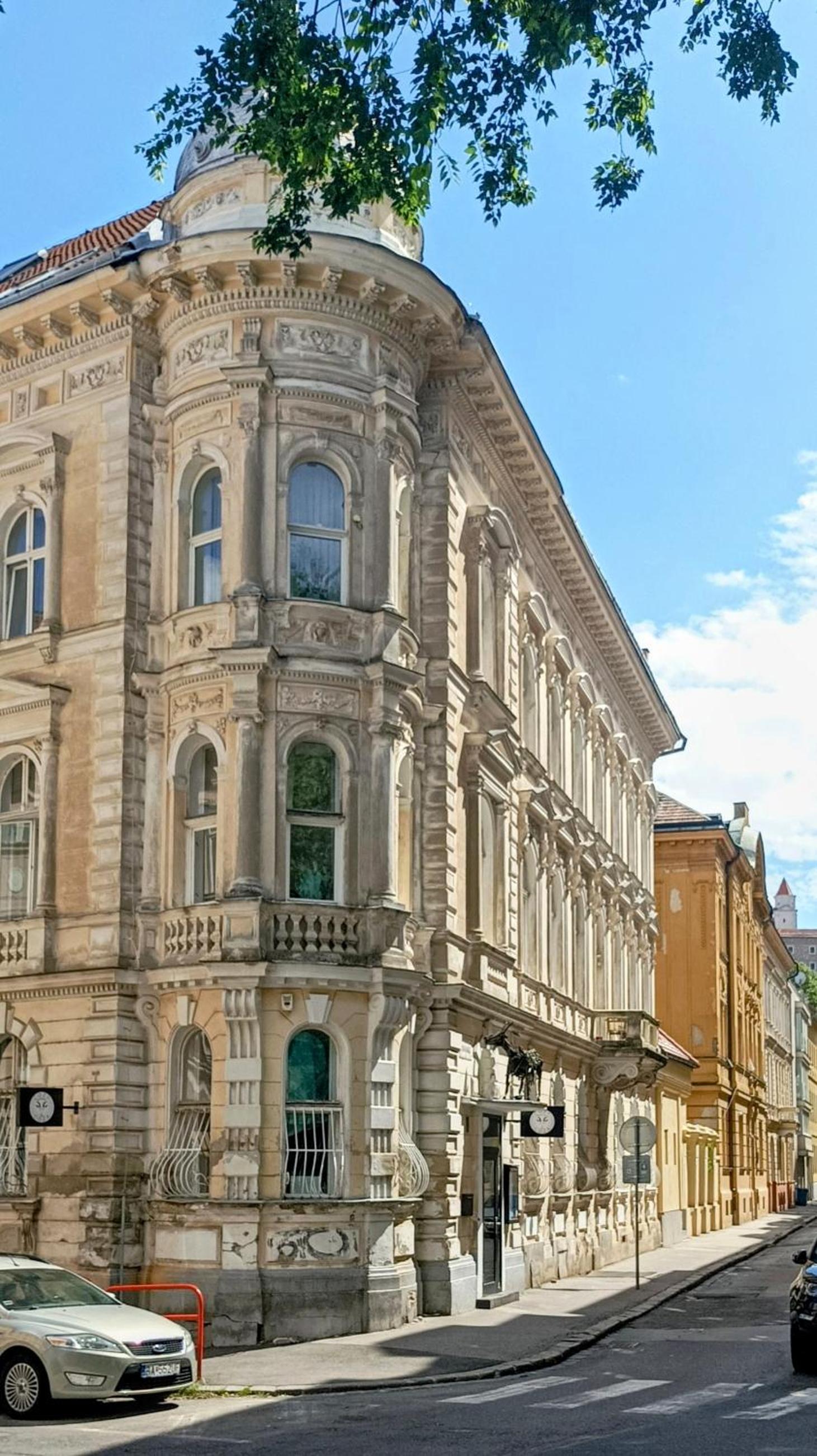 nice flat under the castle