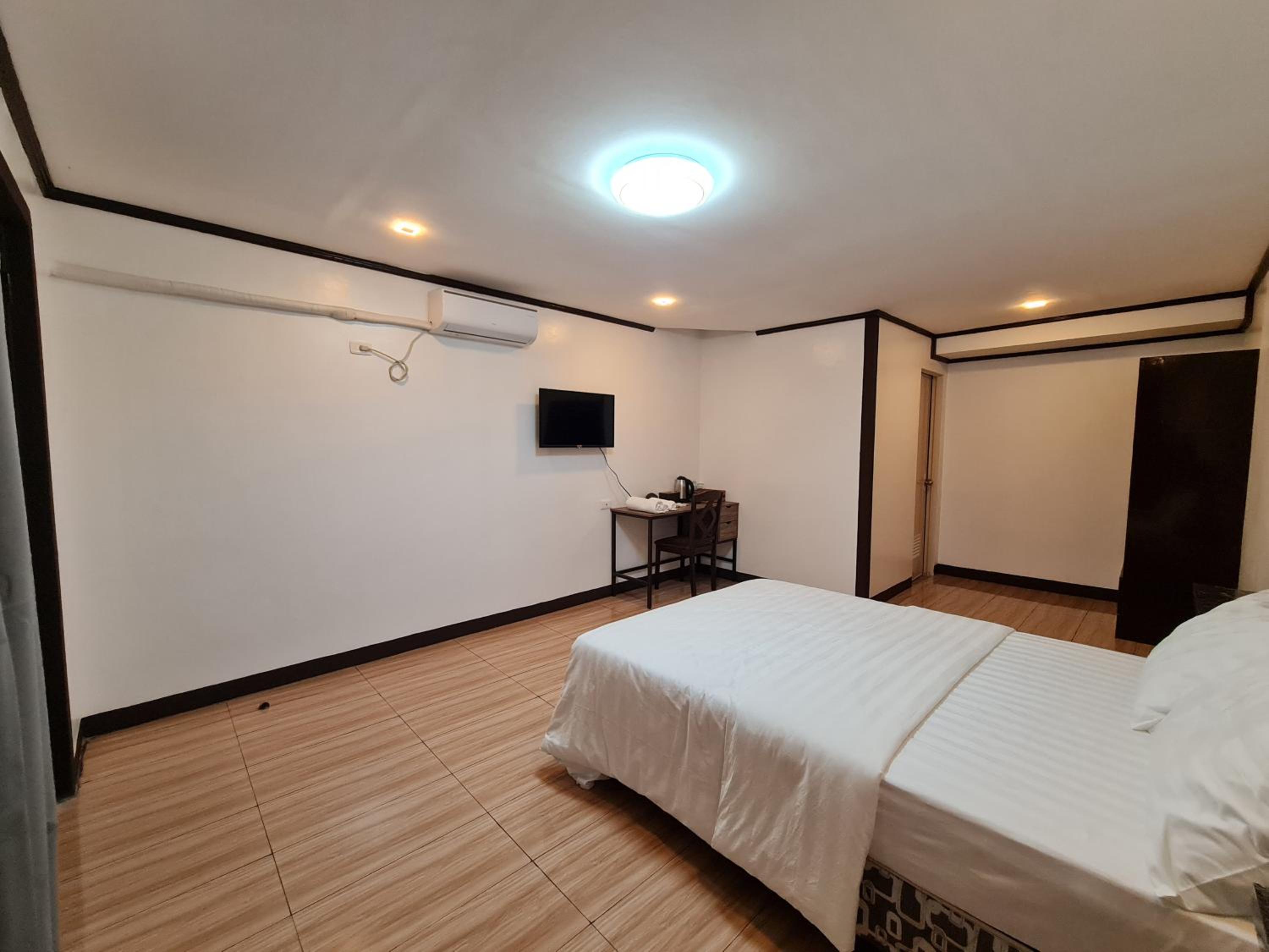 Hideaways Restobar and Resort