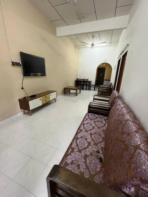 Hajjah Homestay Jln Rajawali Tg Agas photo 8