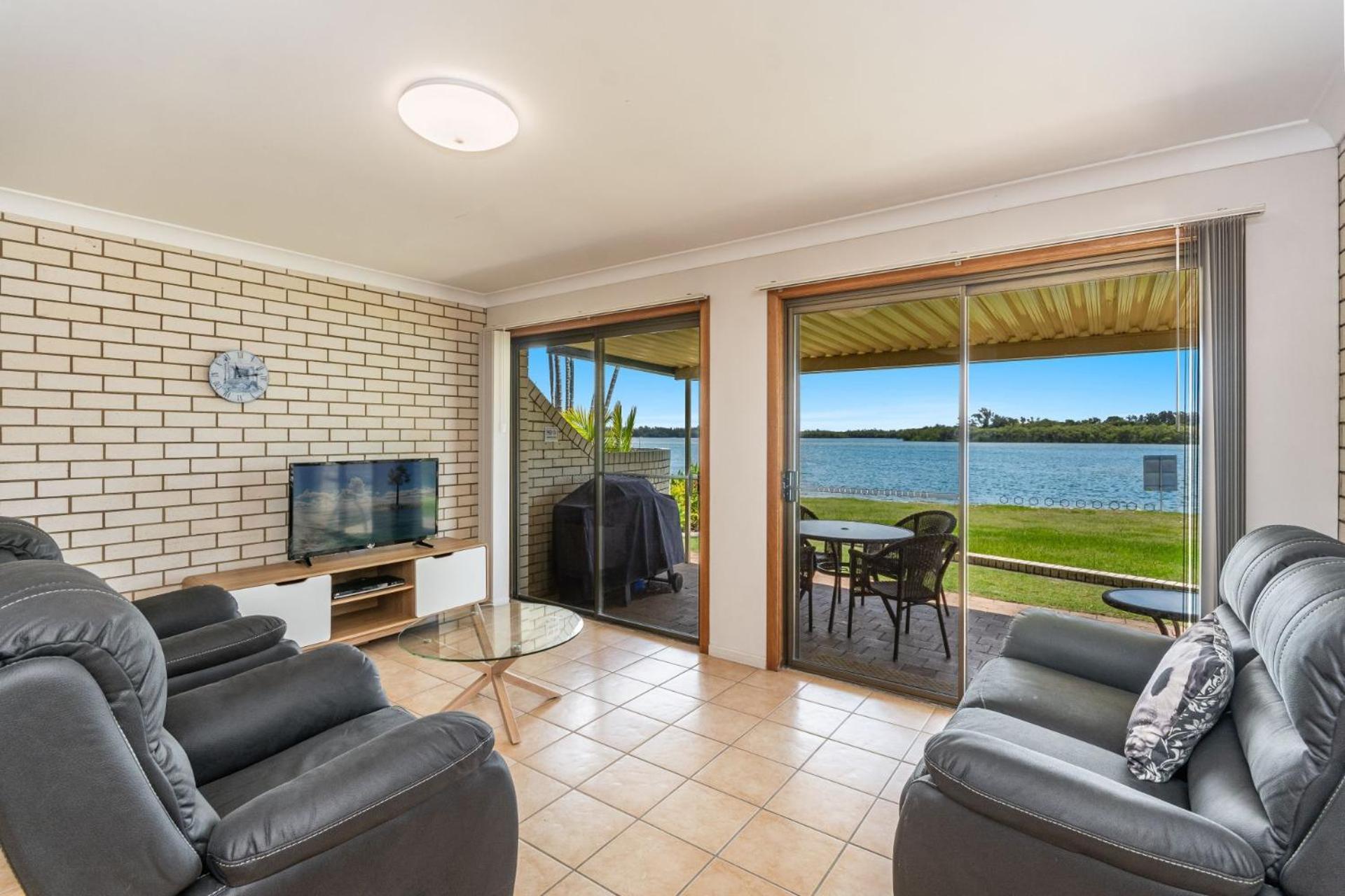 Peninsula Court Unit 9 - Absolute Waterfront Escape - Holiday Yamba