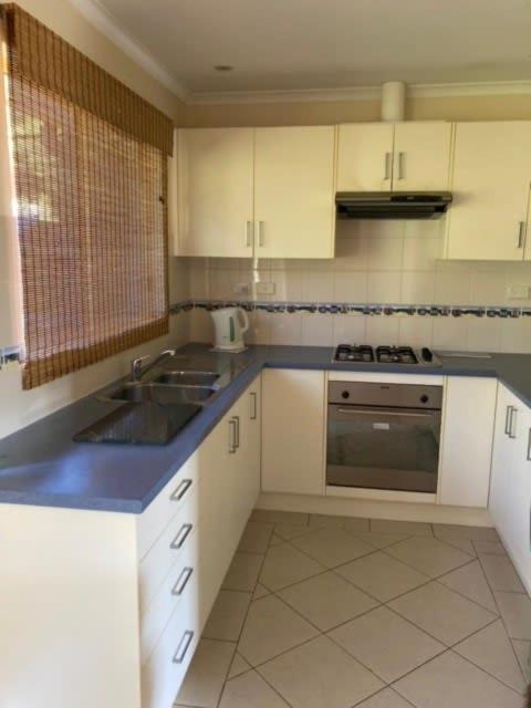 Carnegie House 3 Carnegie St Port Elliot - BYO Linen