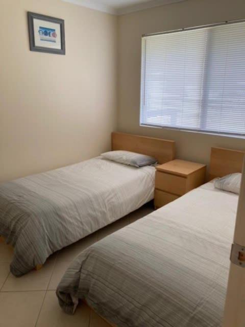 Carnegie House 3 Carnegie St Port Elliot - BYO Linen