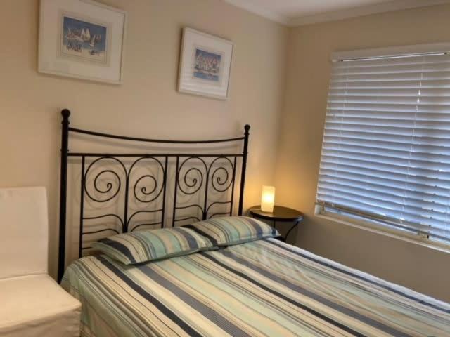 Carnegie House 3 Carnegie St Port Elliot - BYO Linen