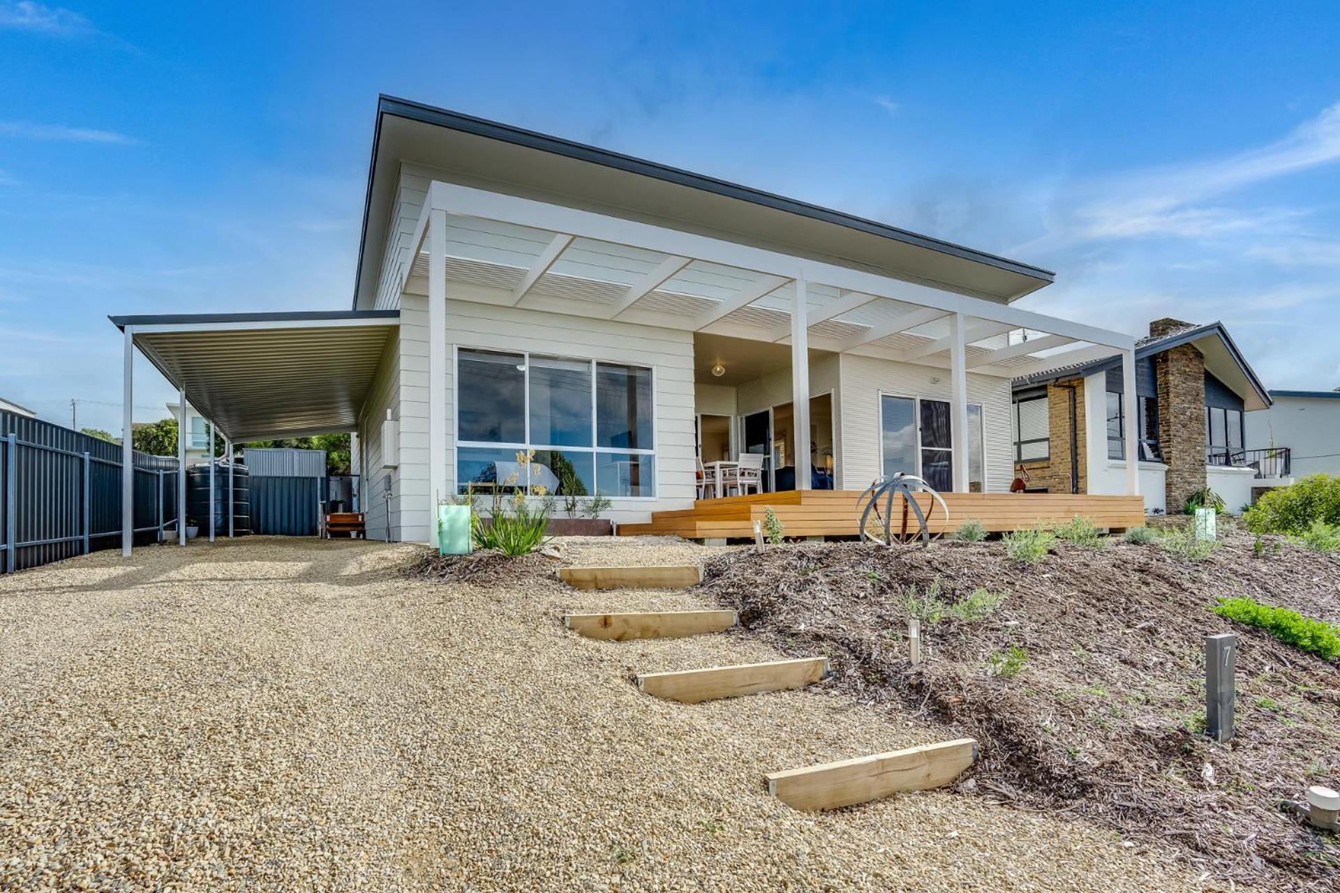 Encounter Bay - BYO Linen - Wi-Fi - Family Friendly - SeaViews