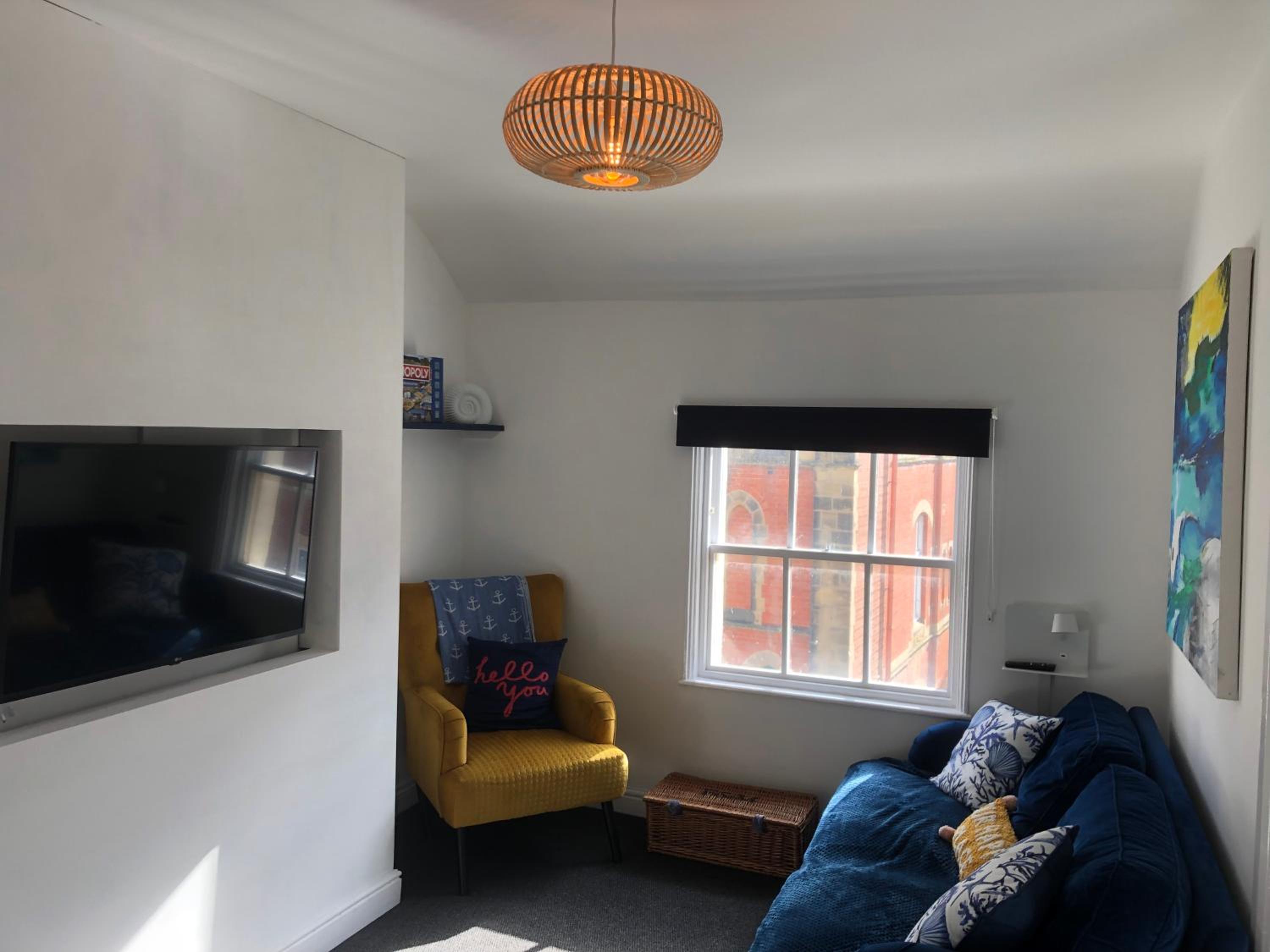 Granby House Holiday Apartments, Apartment 3, in the Old Town, SEA AND CASTLE VIEWS 5 minutes walk to South Bay Beach view 3