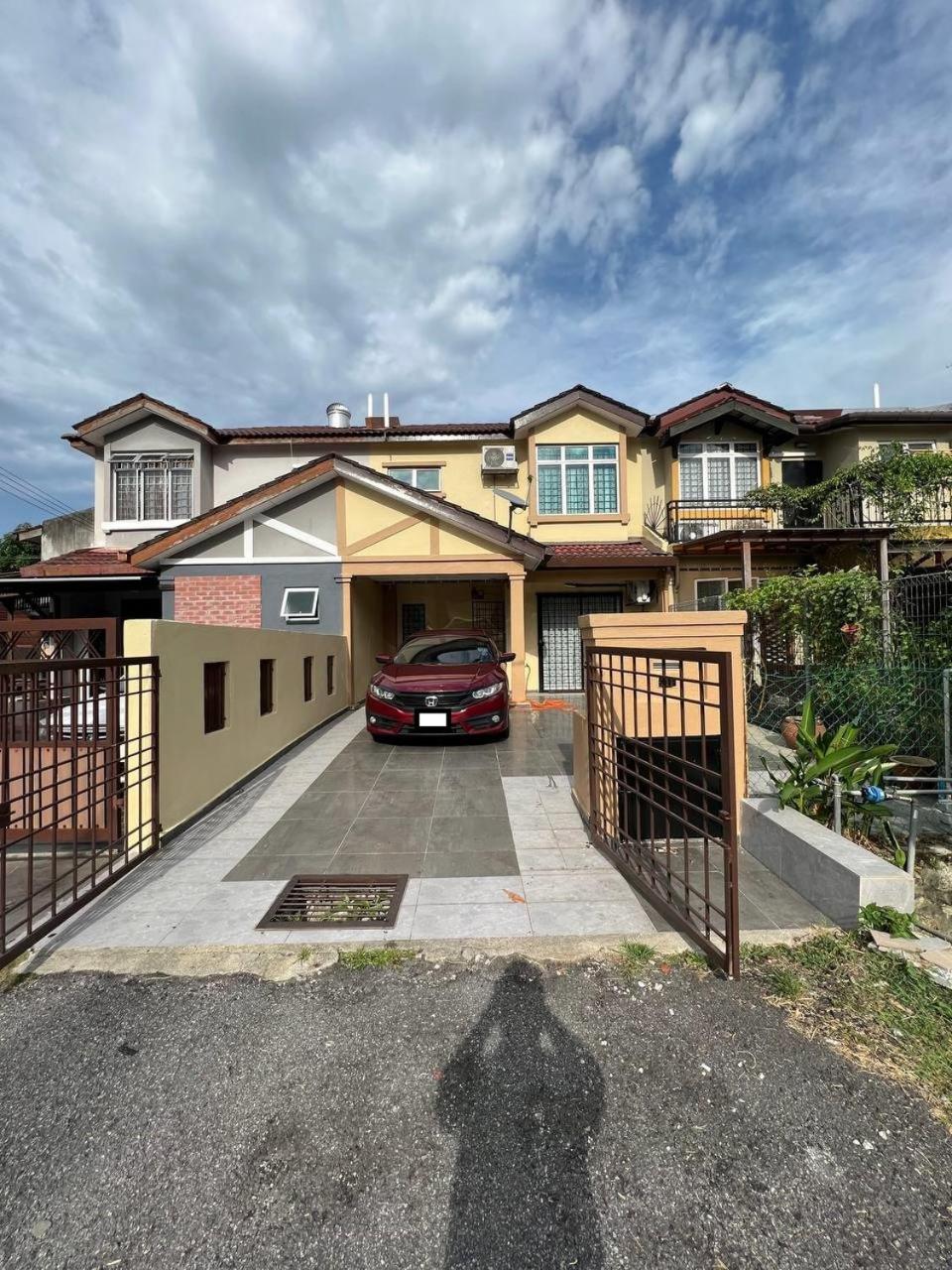 Netflix Wifi Homestay Kak Nad Saujana Utama photo 1
