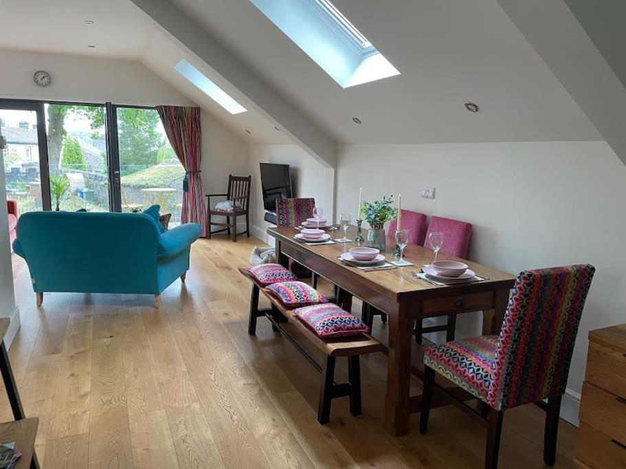 The Hen House A beautifully situated open plan chalet view 2