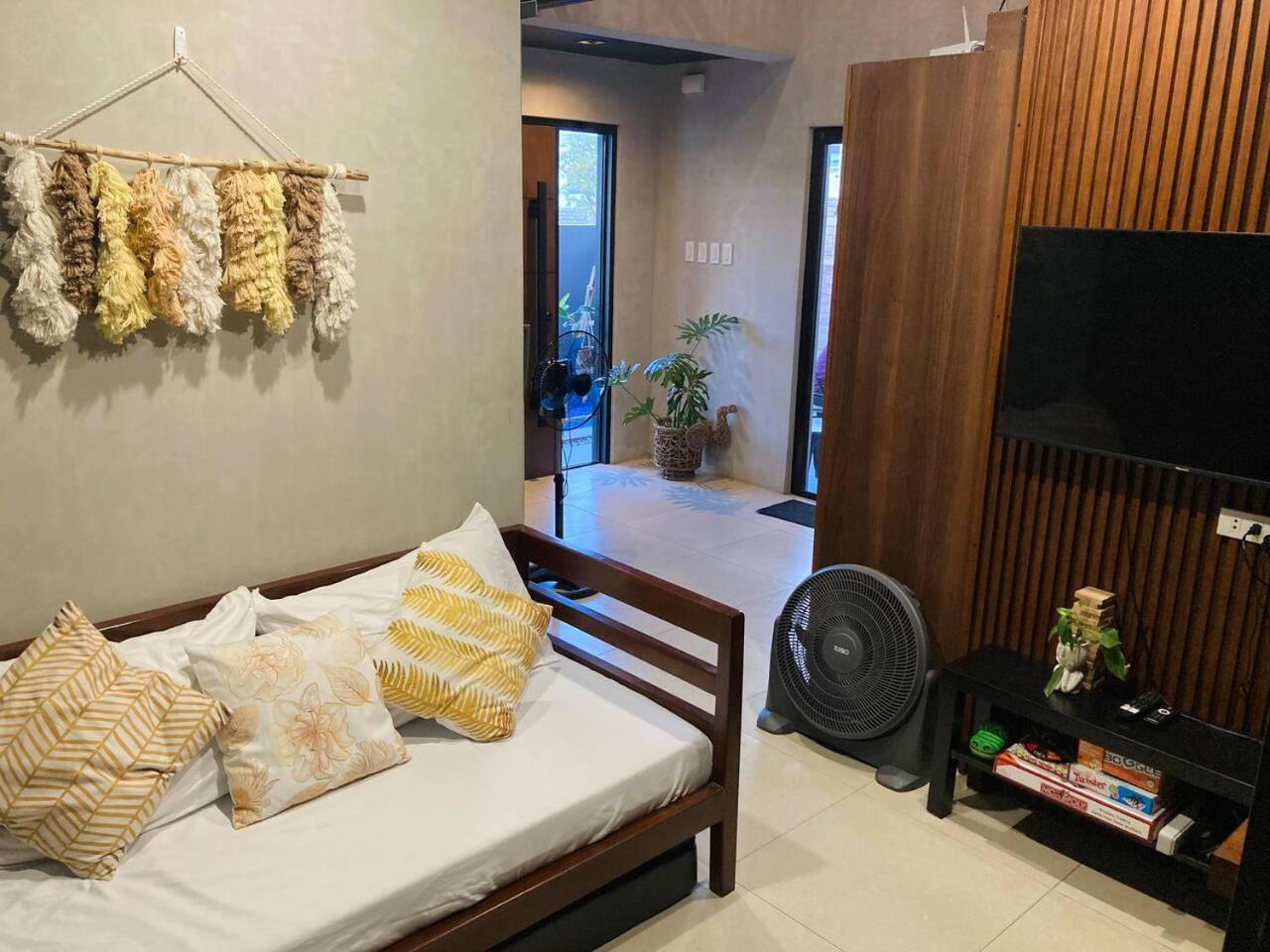 Loft-type Pool Villa near Clark (Casa Isabela) view 5