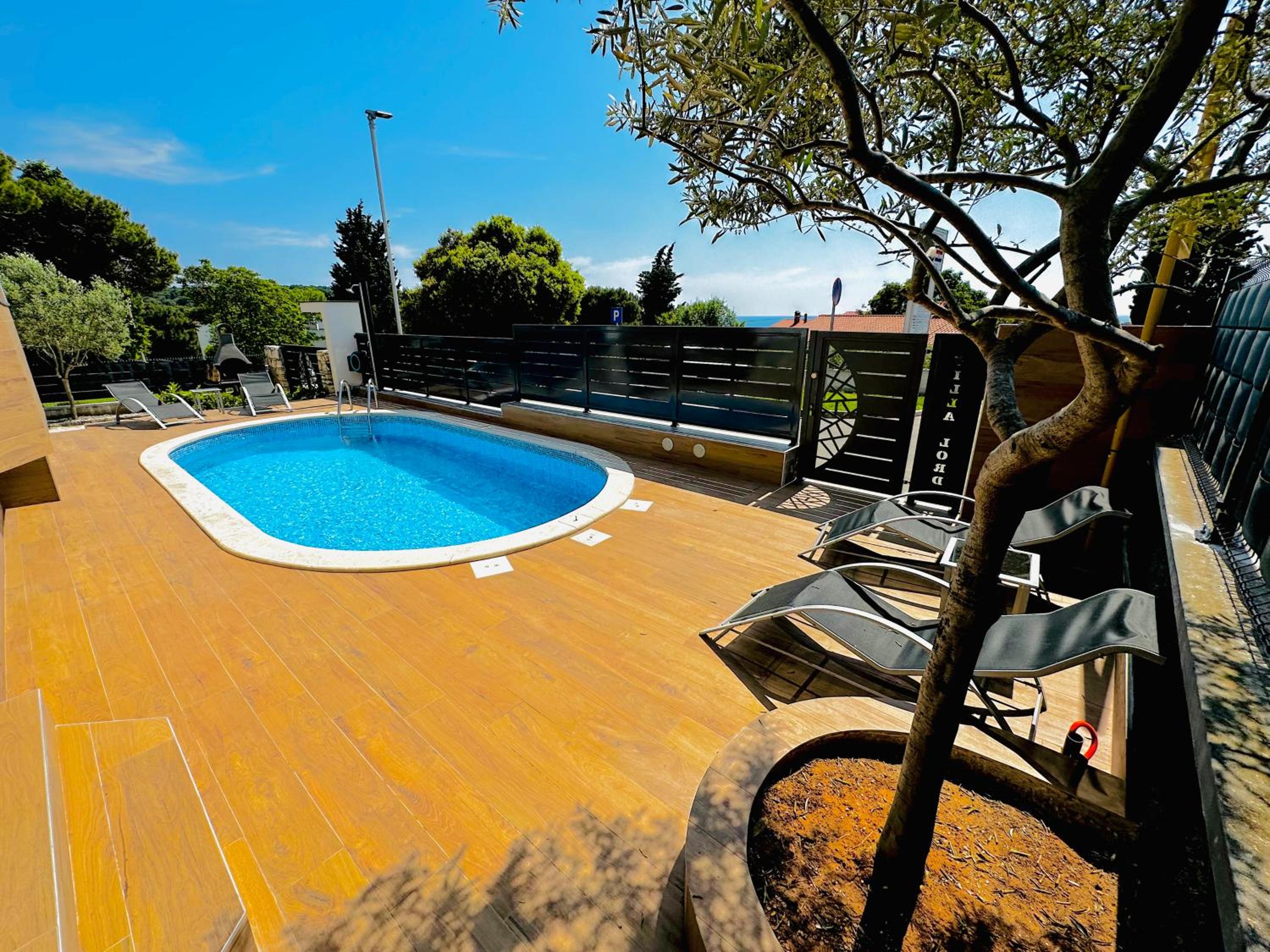 NOEL - three bedroom apartment with pool view 5