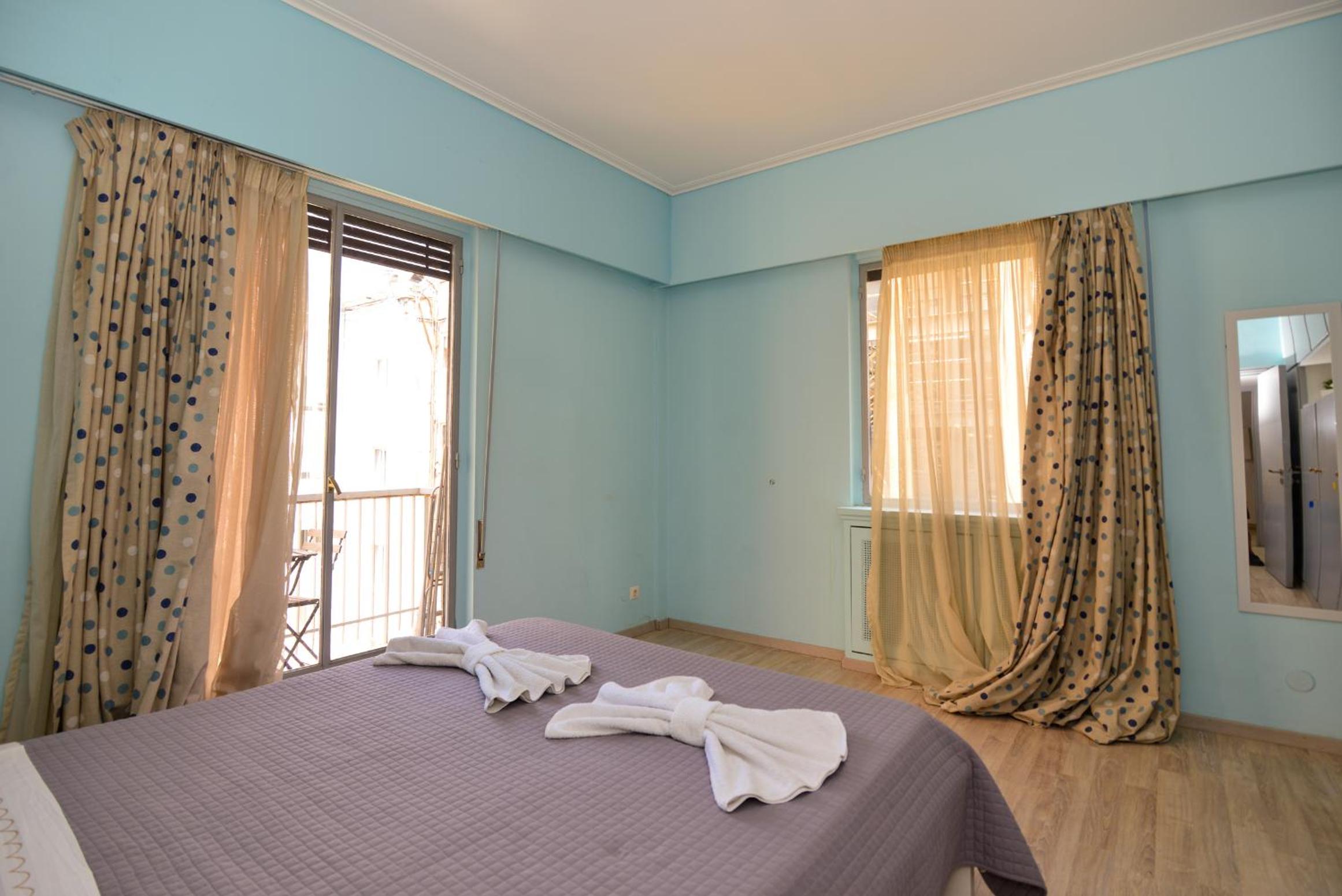 Athens central apartment in front of metro Syntagm