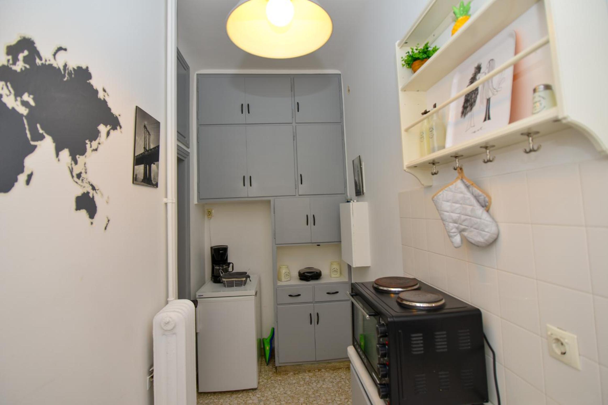 Athens central apartment in front of metro Syntagm