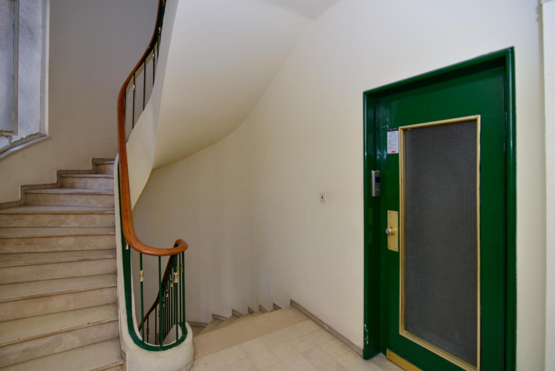Athens central apartment in front of metro Syntagm