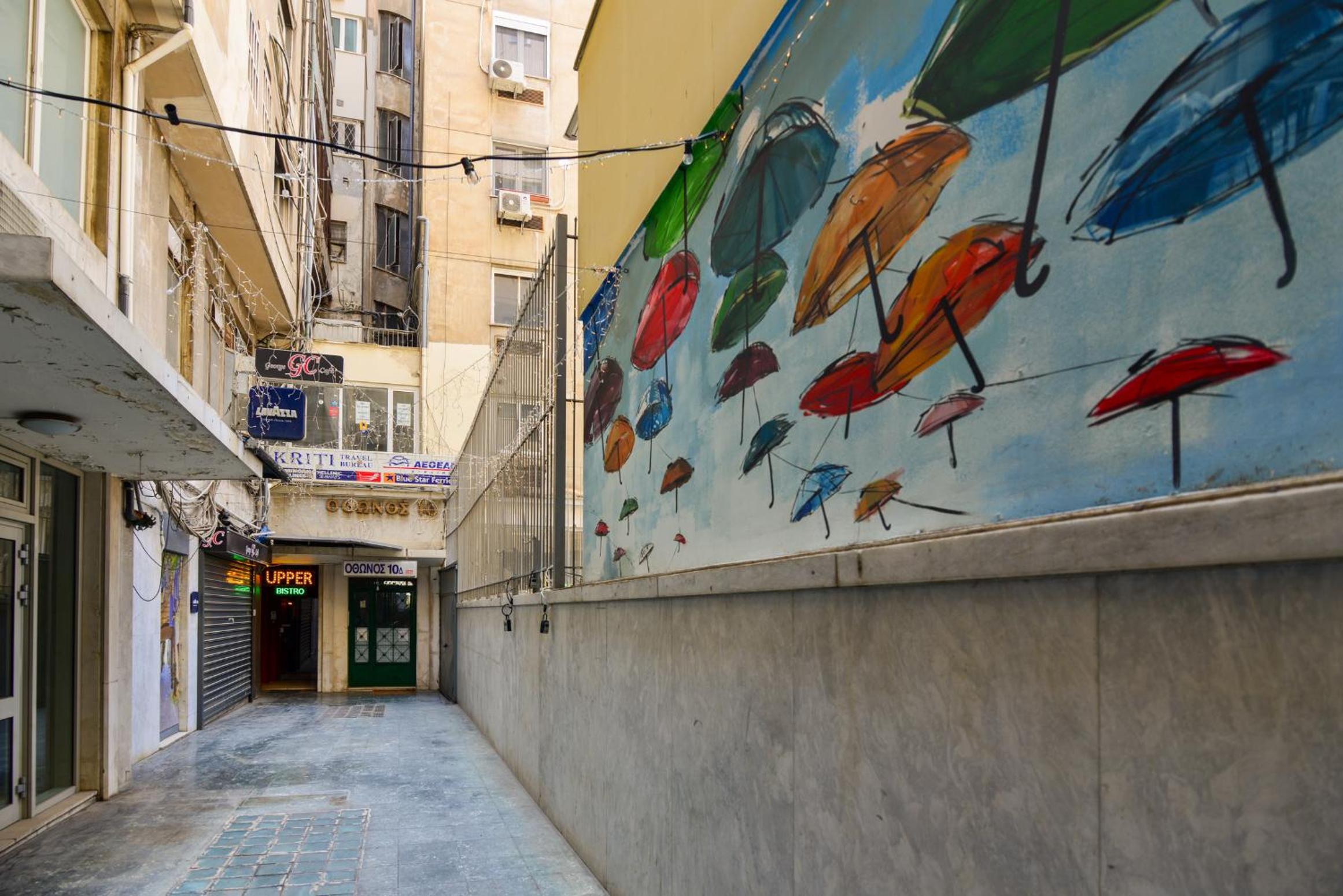 Athens central apartment in front of metro Syntagm