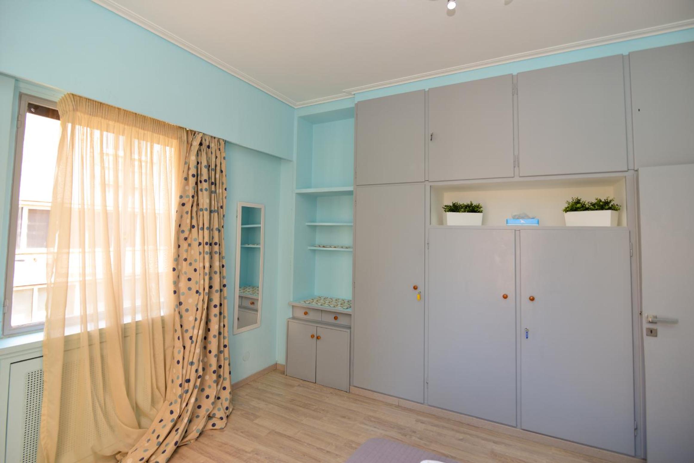 Athens central apartment in front of metro Syntagm