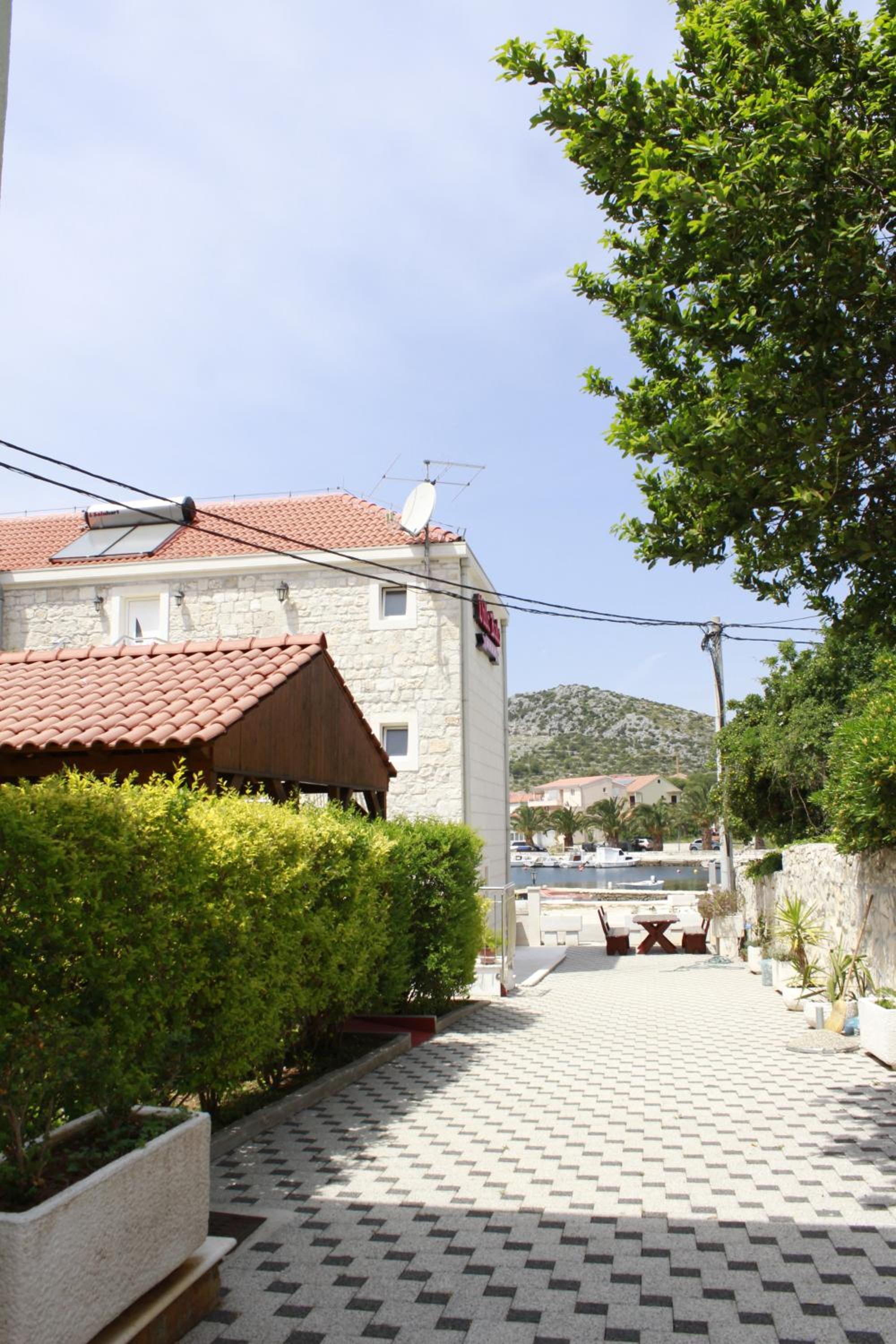 Photo 12