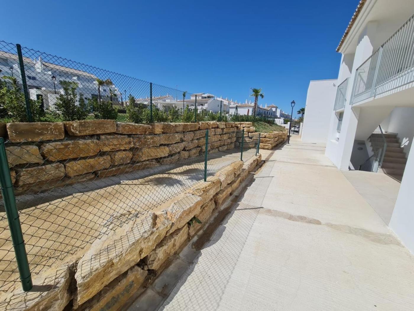 REF. 70 APARTAMENTO EN URBANIZACIÓN PONIENTE view 2