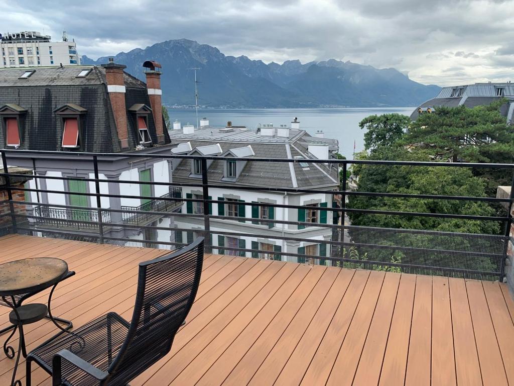 Loft with rooftop, stunning view of the lake!