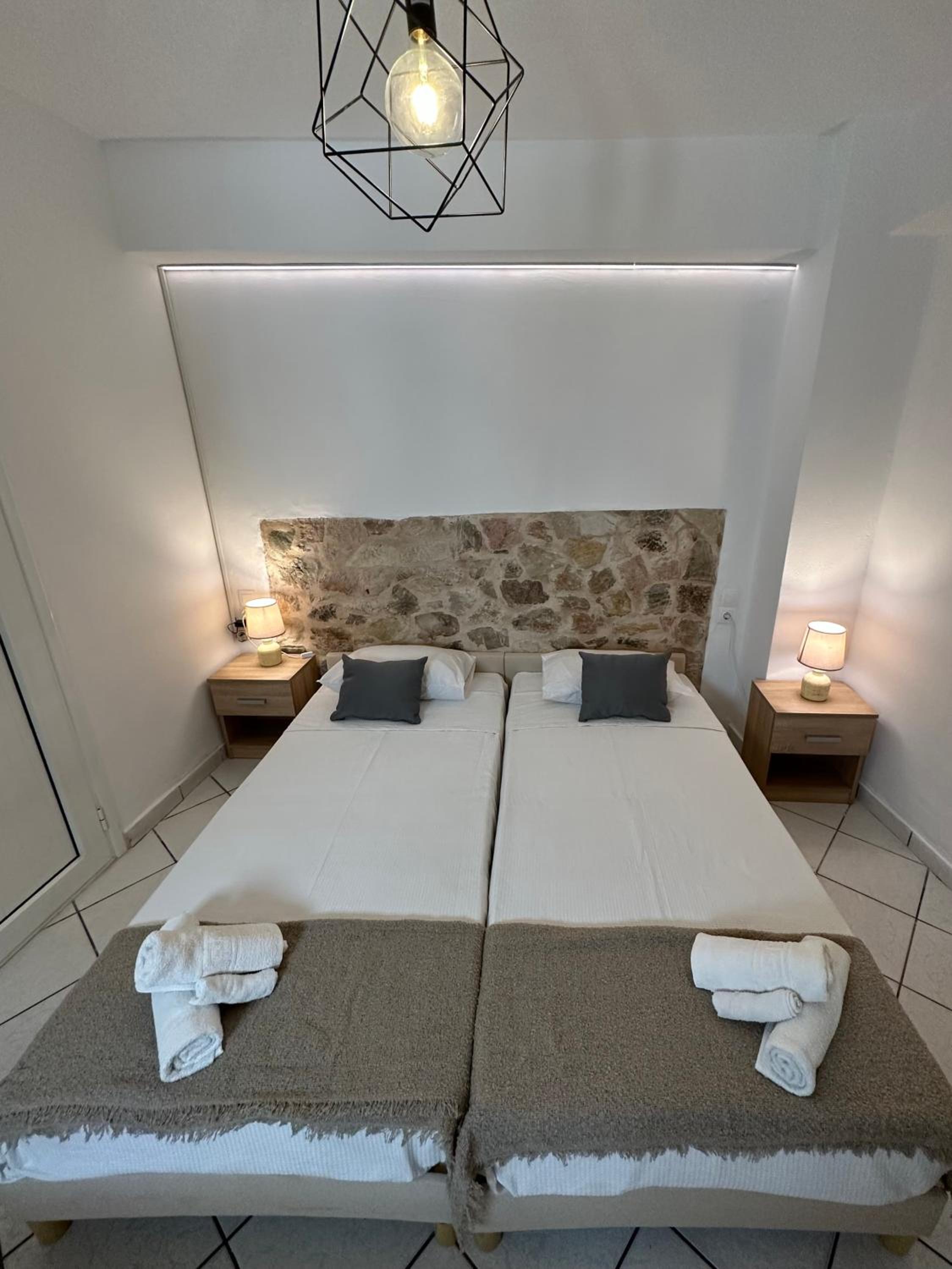 Valente Rooms Kythira