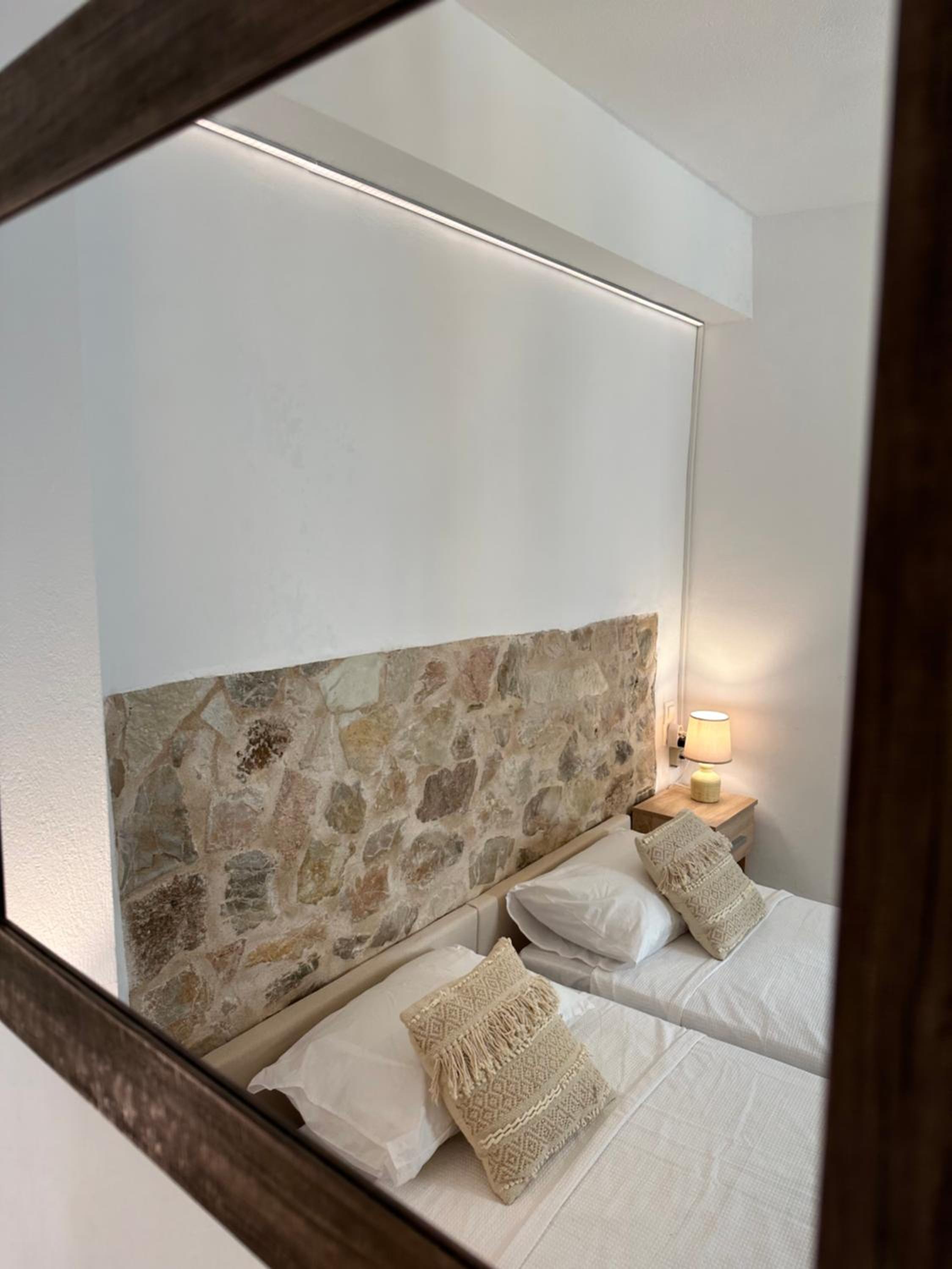 Valente Rooms Kythira