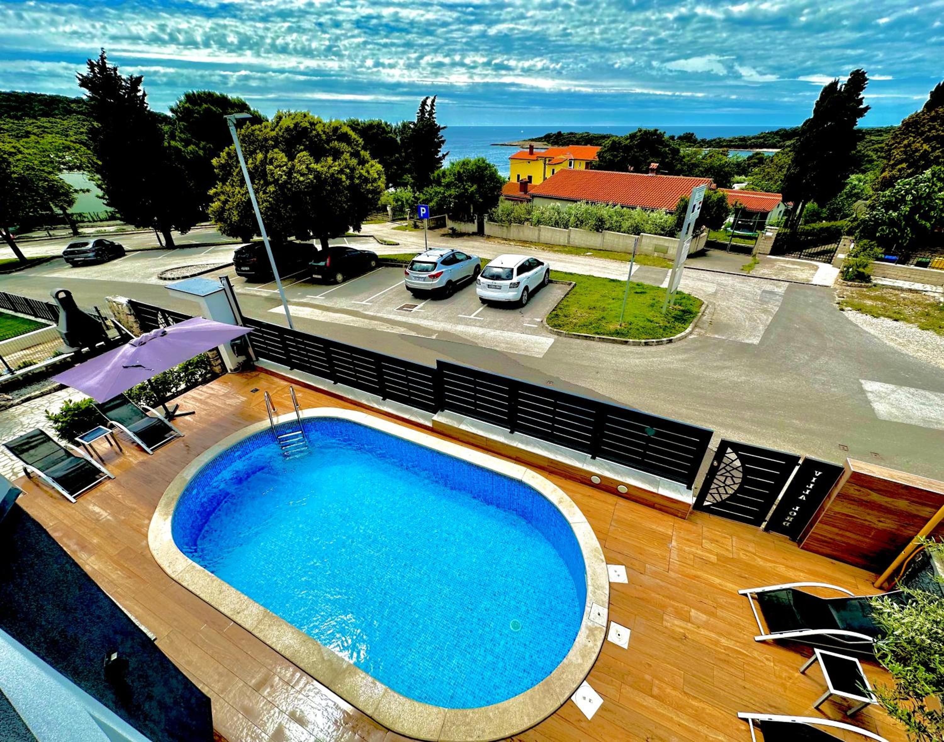 LOKY - sunny studio house 150m from sea with pool view 2